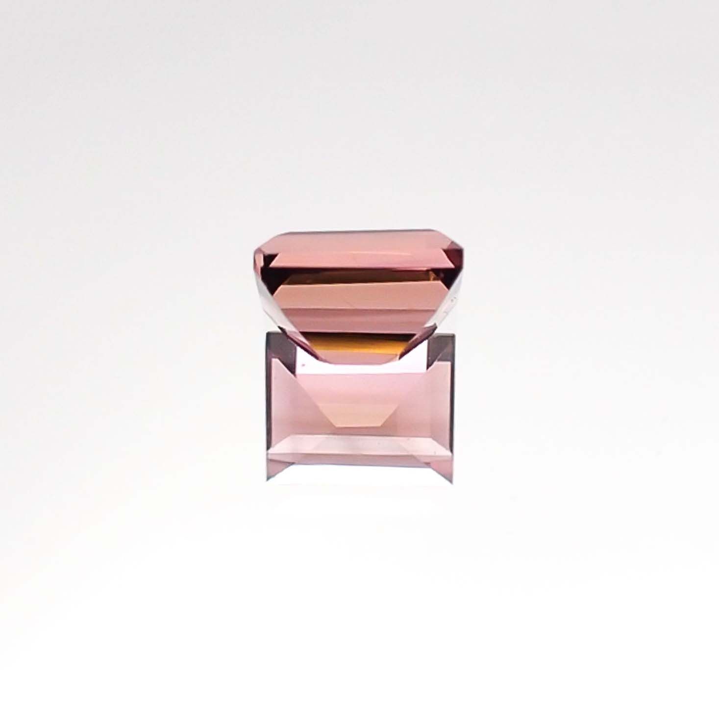 ピンクトルマリン(宝石名ピンク・トルマリン)ブラジル産 0.59ct 識別済[230722944]5.1x4mm前後