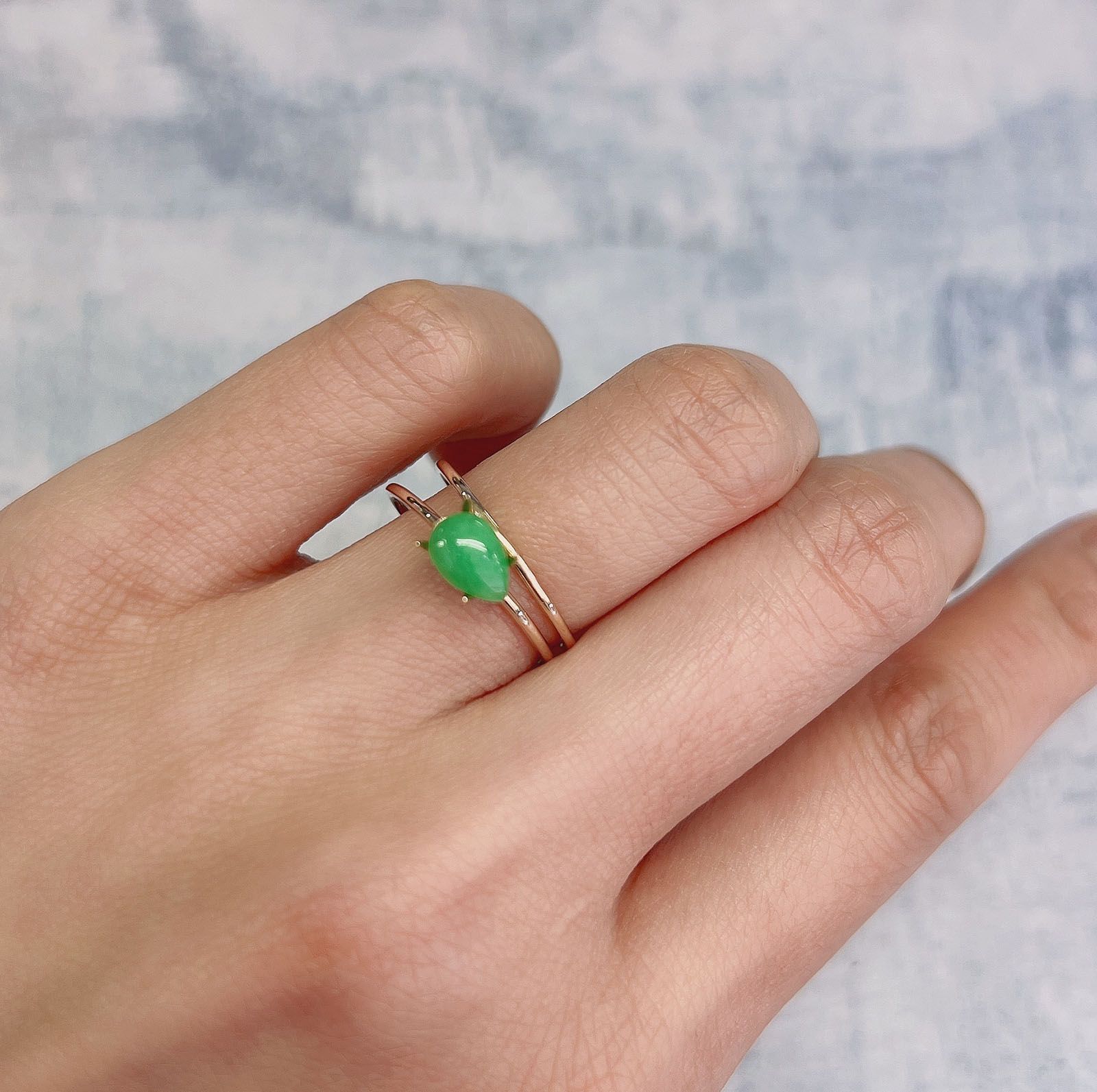 翡翠(宝石名ジェダイト) ビルマ産 0.68ct 識別済[20106819]7.4×5mm前後
