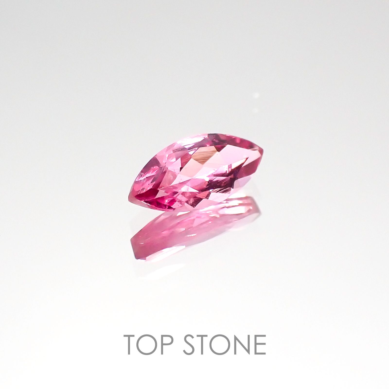 ホットピンクスピネル(宝石名ピンク・スピネル) タンザニア産 0.38ct 識別済[20117315]7.2×3.4mm前後
