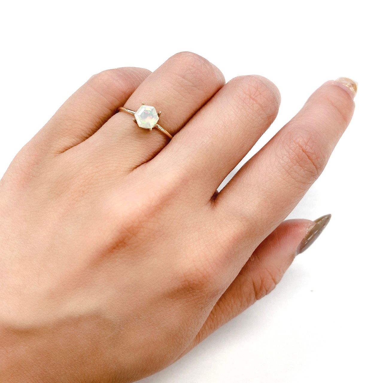 ◇ヘキサゴンカット◇エチオピアオパール(宝石名オパール) エチオピア産 0.43ct 識別済[210611040]5.4×5.3mm前後
