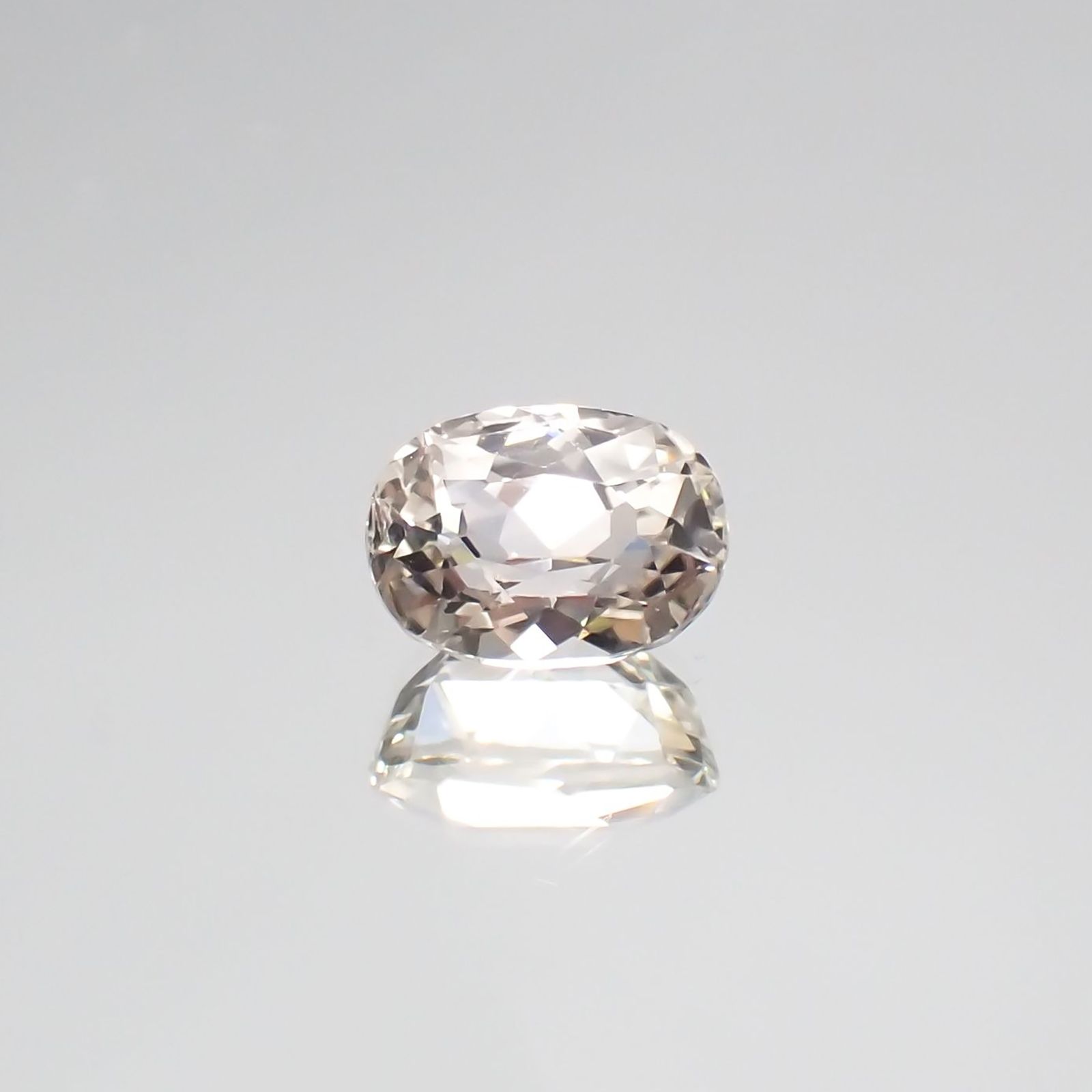 イエロースポジュミン(宝石名スポジュミン) アフガニスタン産 3.83ct 識別済[250711459]10.3×7.5mm前後