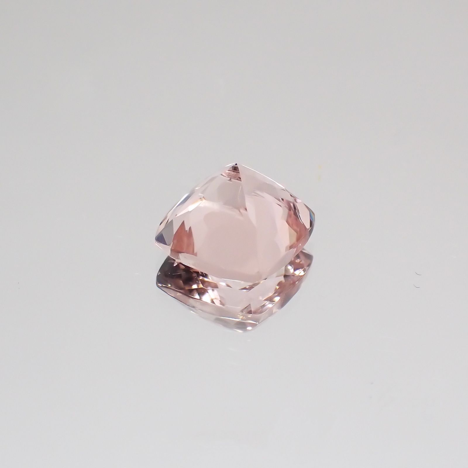 モルガナイト(宝石名モルガナイト) ナイジェリア産 1.626ct ソ付(日独)[210510839]7.2×7.2mm前後
