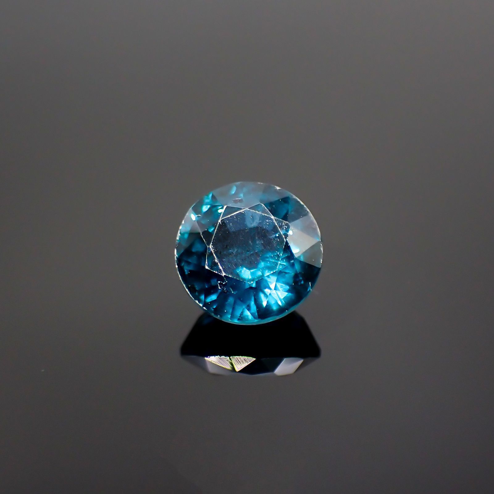 オーシャンブルーカイヤナイト(宝石名カイヤナイト) インド・オリッサ州産 1.83ct 識別済[210912366]7×7mm前後