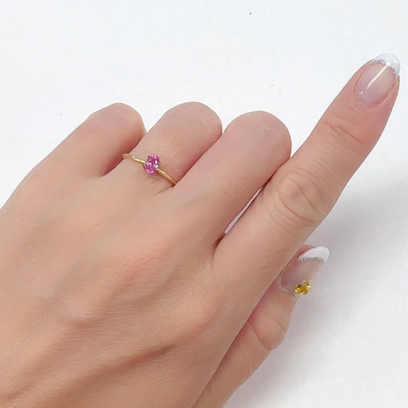 ネオンピンクサファイア スリランカ産 0.46ct[240728549]5.2x3.2mm前後