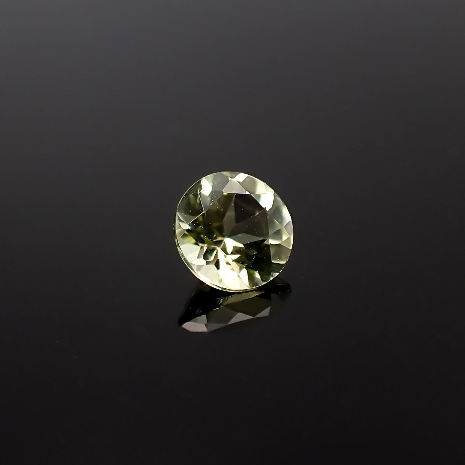 モンテブラサイト(宝石名モンテブラサイト)マダガスカル産 識別済 0.46ct / 5x5mm前後 [241229656]