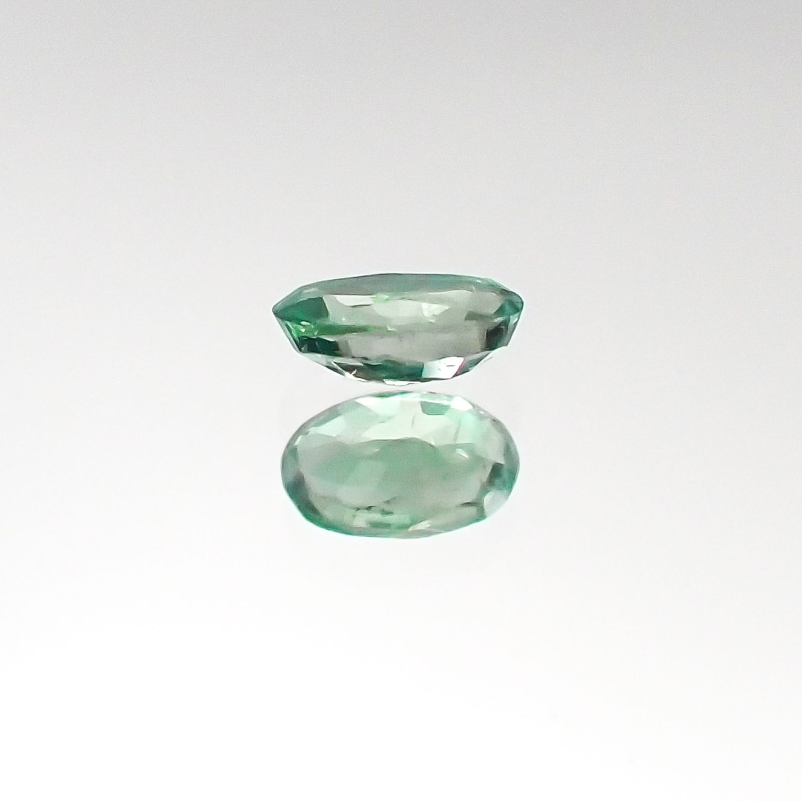 アレキサンドライト(宝石名アレキサンドライト) インド産 0.15ct 識別済[20095559]3.9×2.5mm前後