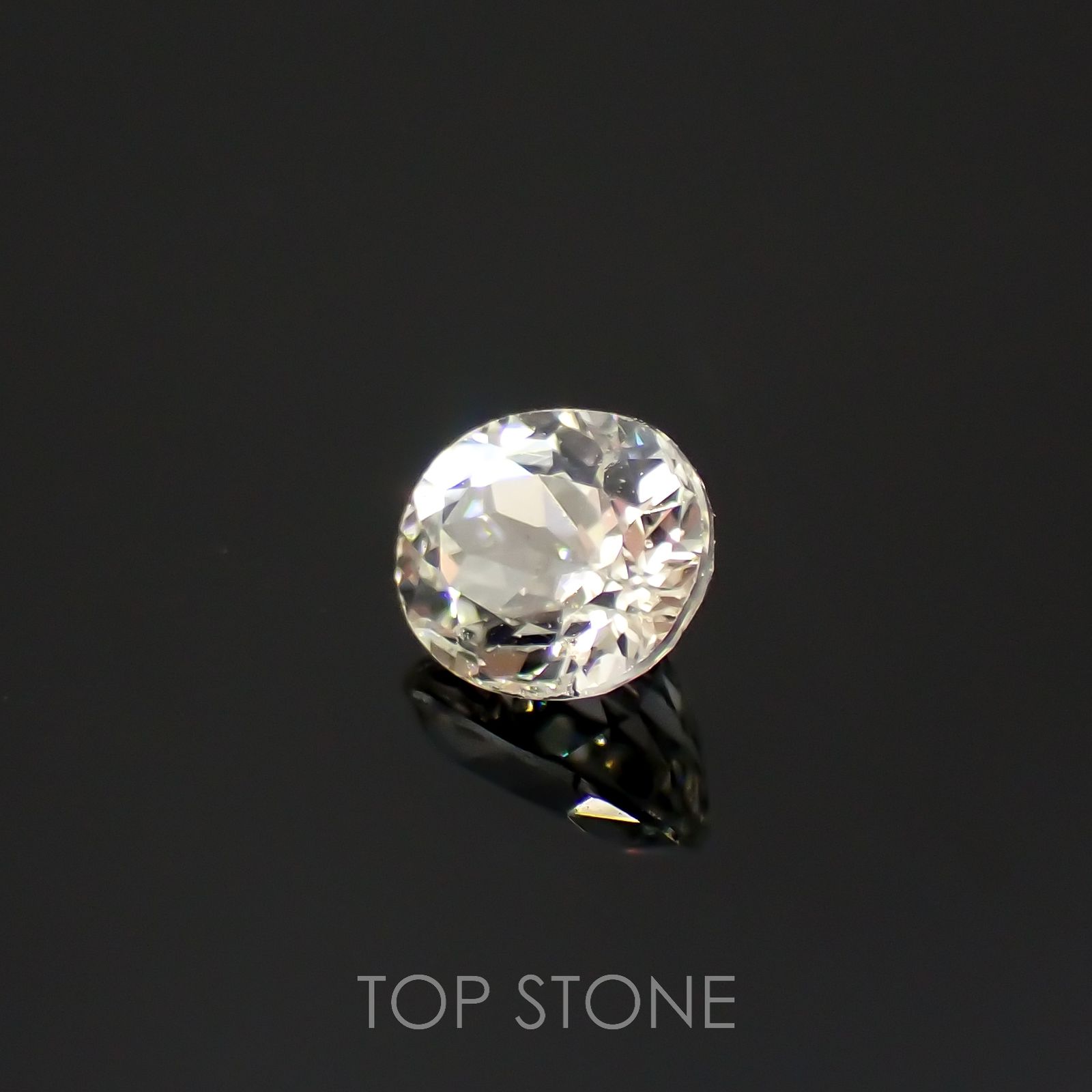 リューコガーネット(宝石名ホワイト グロッシュラー・ガーネット)ビルマ産 0.44ct 識別済[220616326]4.7x3.9mm前後
