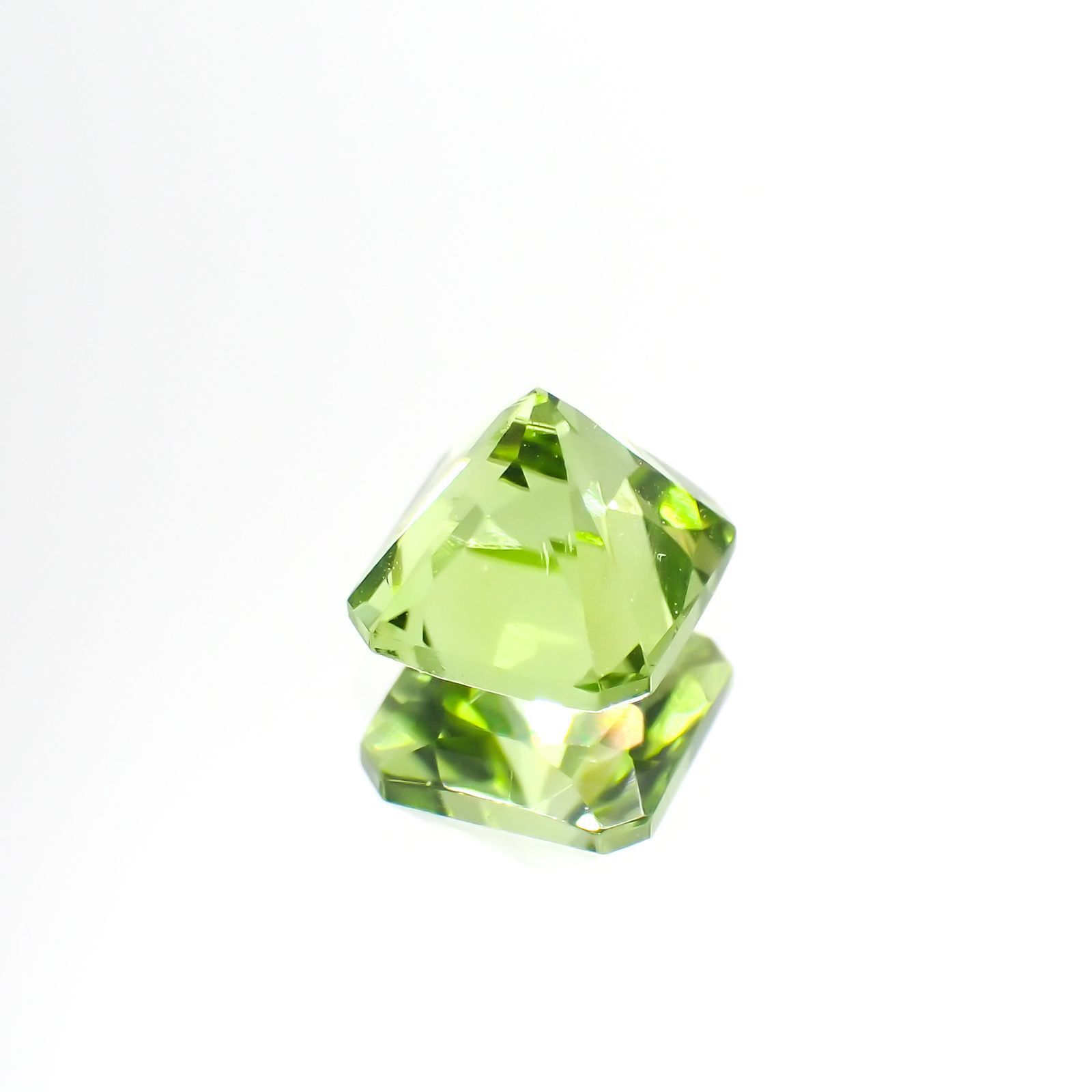 ◇アッシャーカット◇ペリドット(宝石名ペリドット) パキスタン産 1.52ct 識別済[210913481]6.2×6.2mm前後
