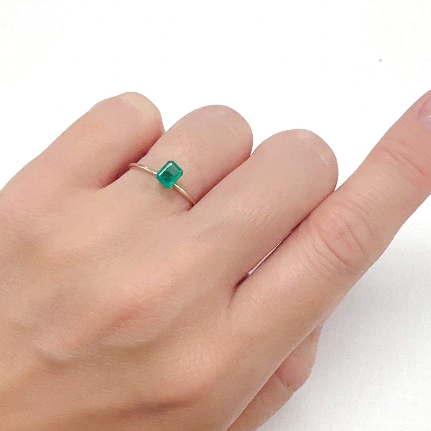 エメラルド コロンビア産 0.38ct[240427231]5x3.9mm前後