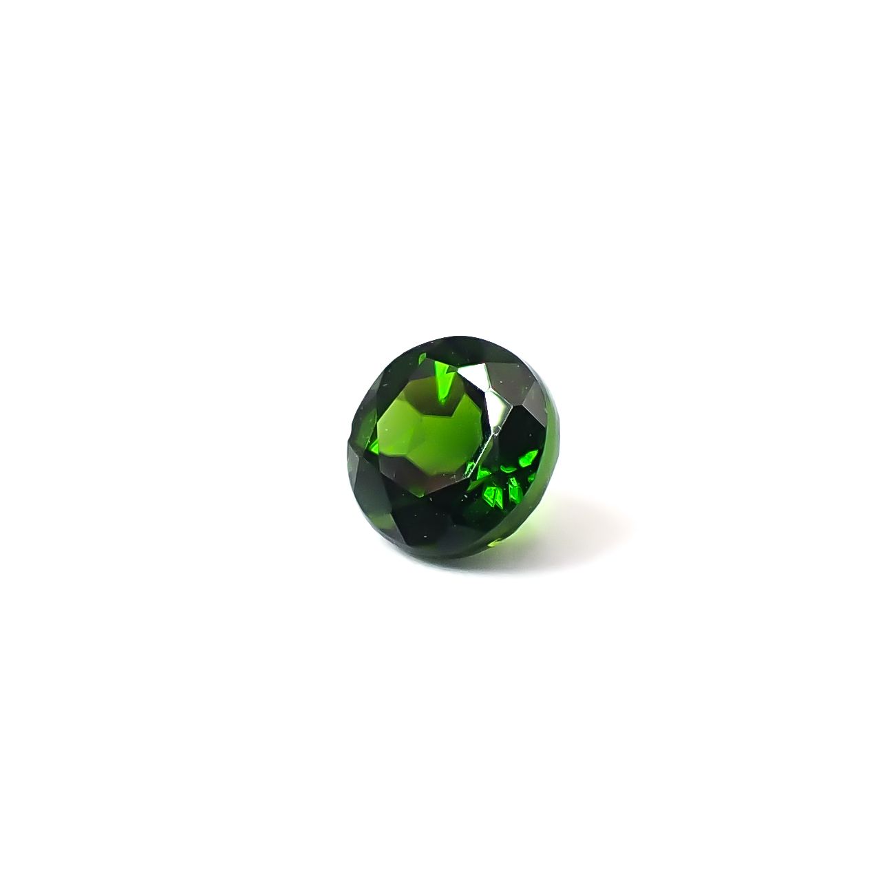 クロムダイオプサイド(宝石名クロム・ダイオプサイド)ロシア産 識別済 0.69ct / 5.3x5.2mm前後 [260432095]