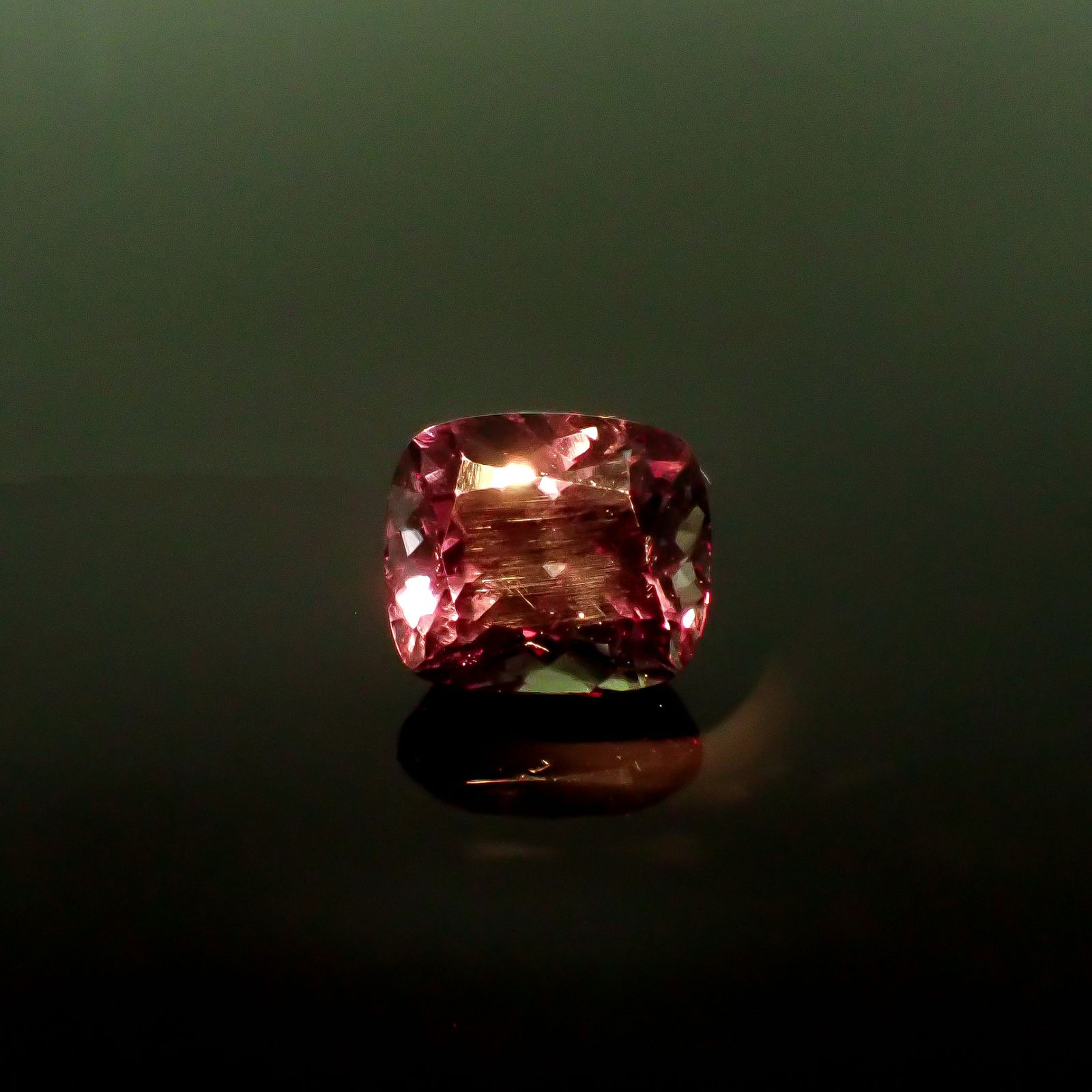 カラーチェンジダイアスポア トルコ産 5.27ct [250830966]10.4x9mm前後