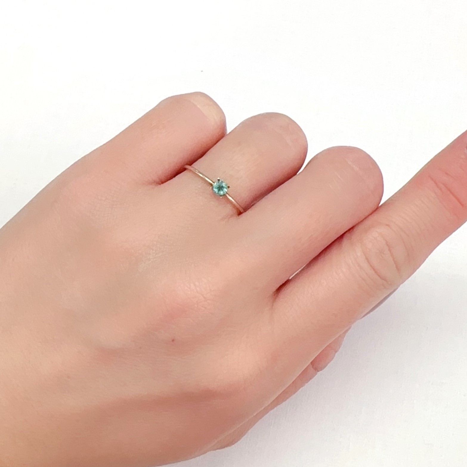 パステルカラーエメラルド コロンビア産 0.15ct[240225936]3x3mm前後