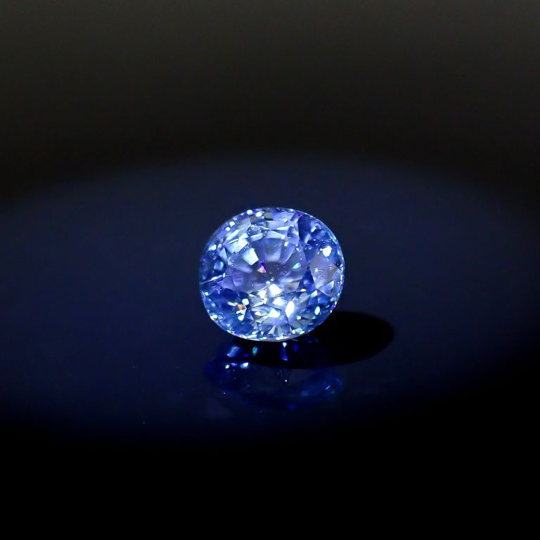 白色LEDライトの照射で変色