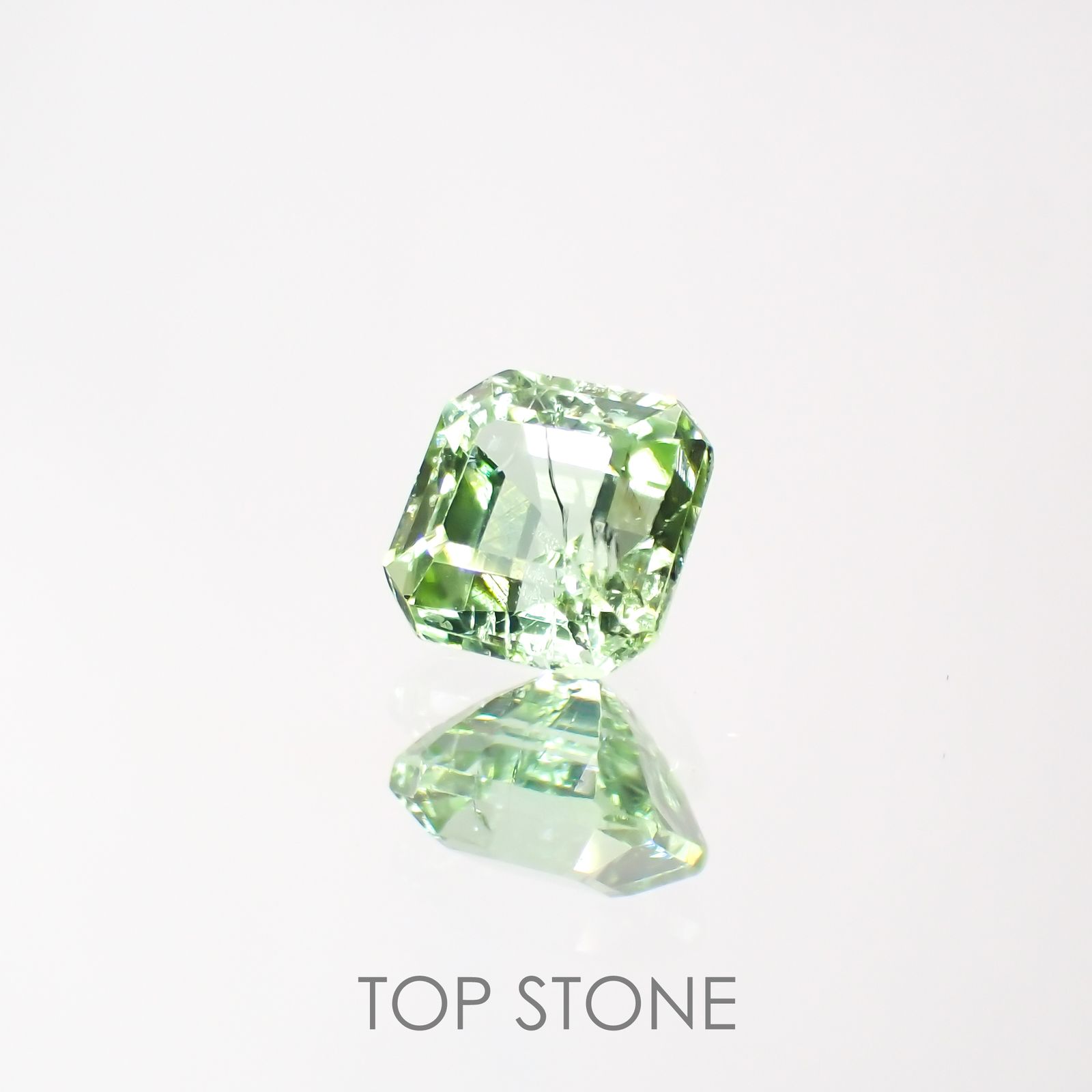 ミントトルマリン(宝石名グリーン・トルマリン) アフガニスタン産 0.59ct 識別済[211013617]4.8×4.8mm前後