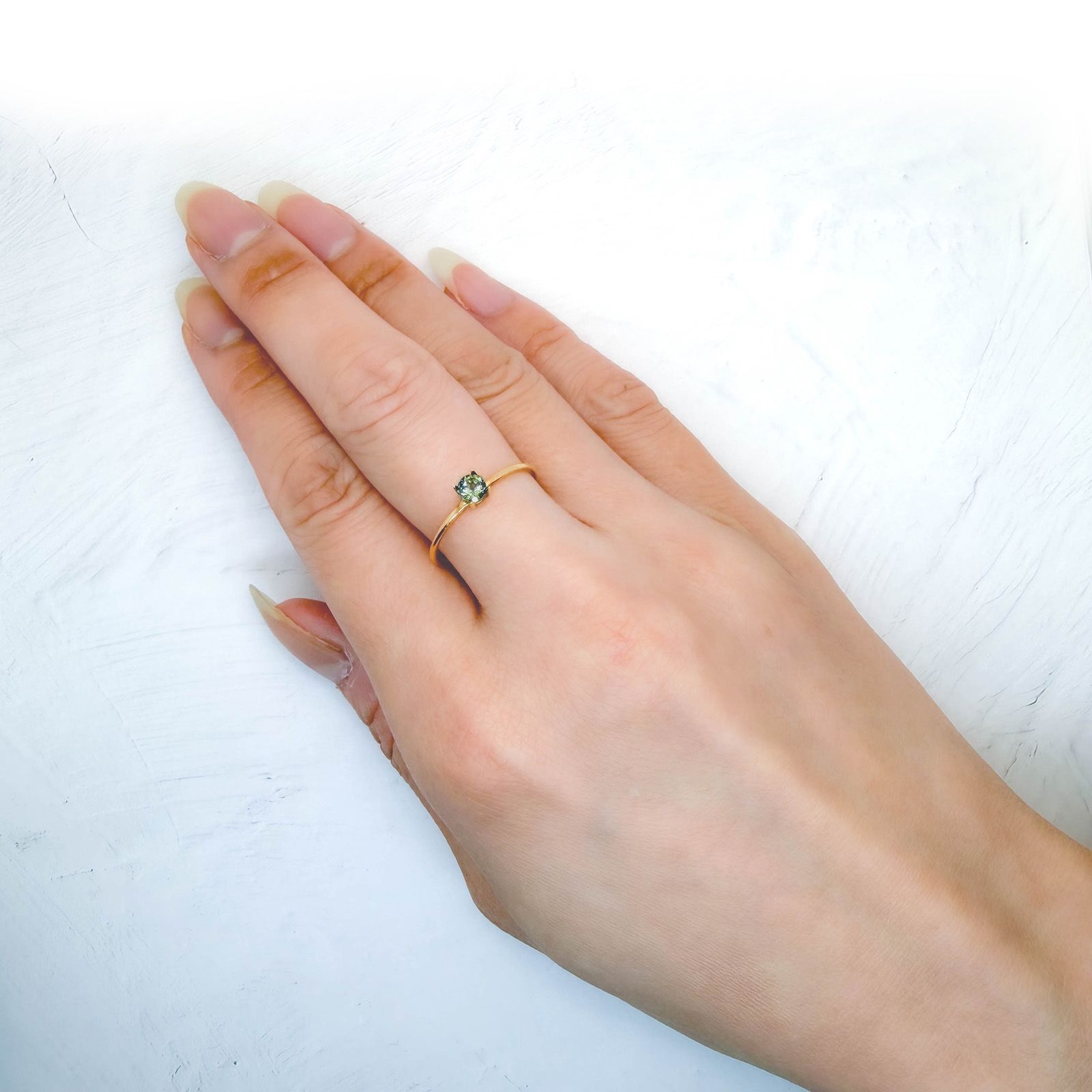 グリーンゾイサイト(宝石名ゾイサイト)タンザニア産 識別済 0.22ct / 3.7x3.6mm前後 [260932858]