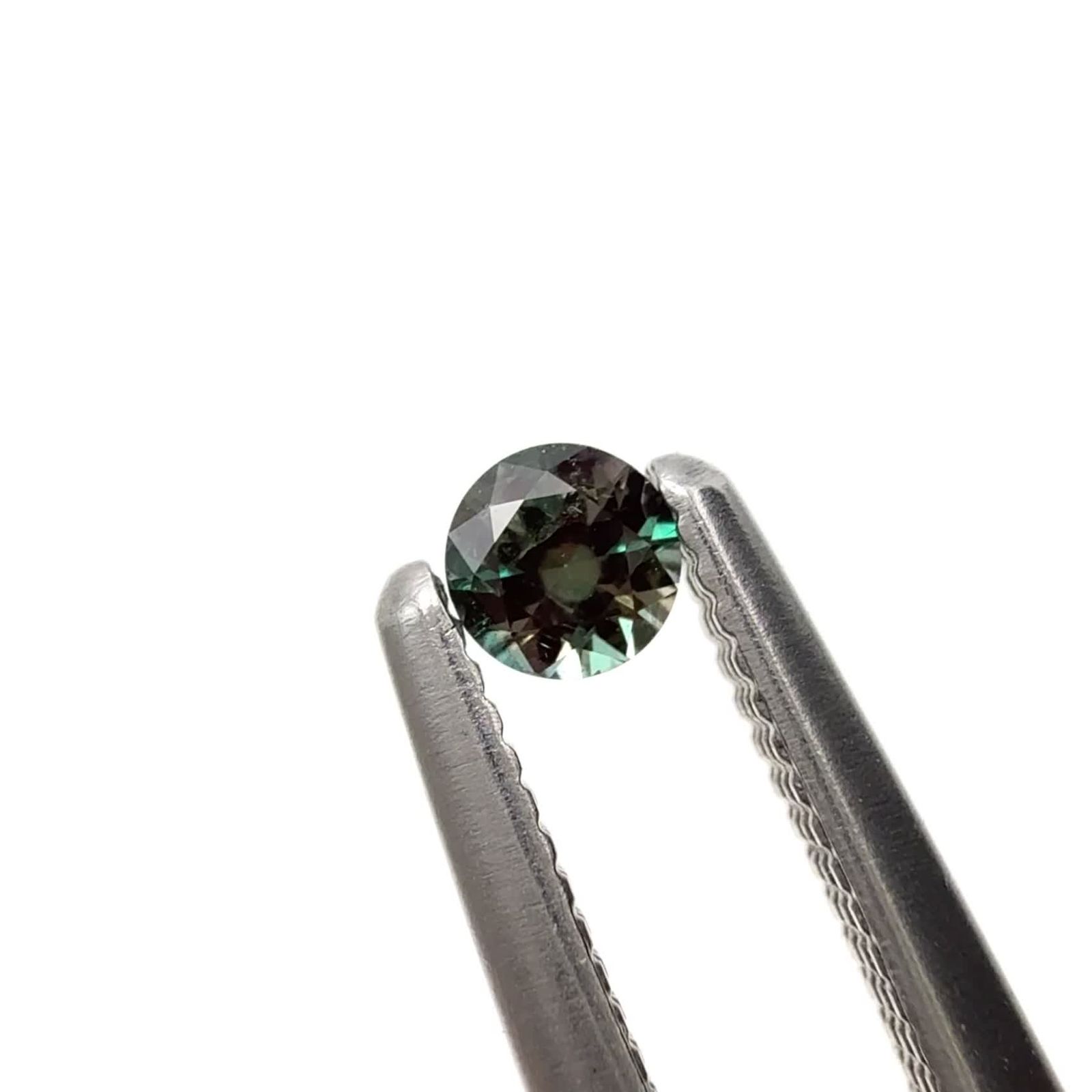 アレキサンドライト ロシア産 0.084ct / 2.6x2.6mm前後 [250530354