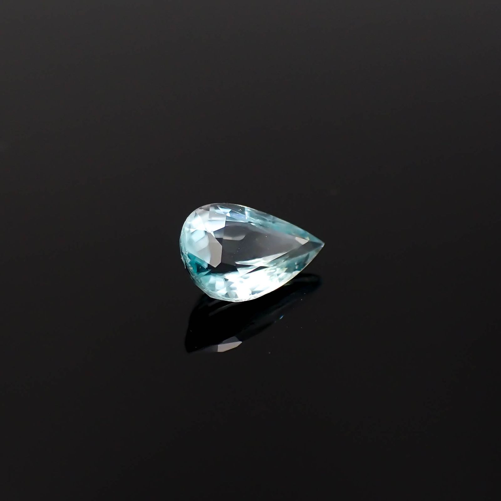 グランディディエライト(宝石名グランディディエライト)マダガスカル産 0.34ct 識別済[230622405]6.2x3.9mm前後