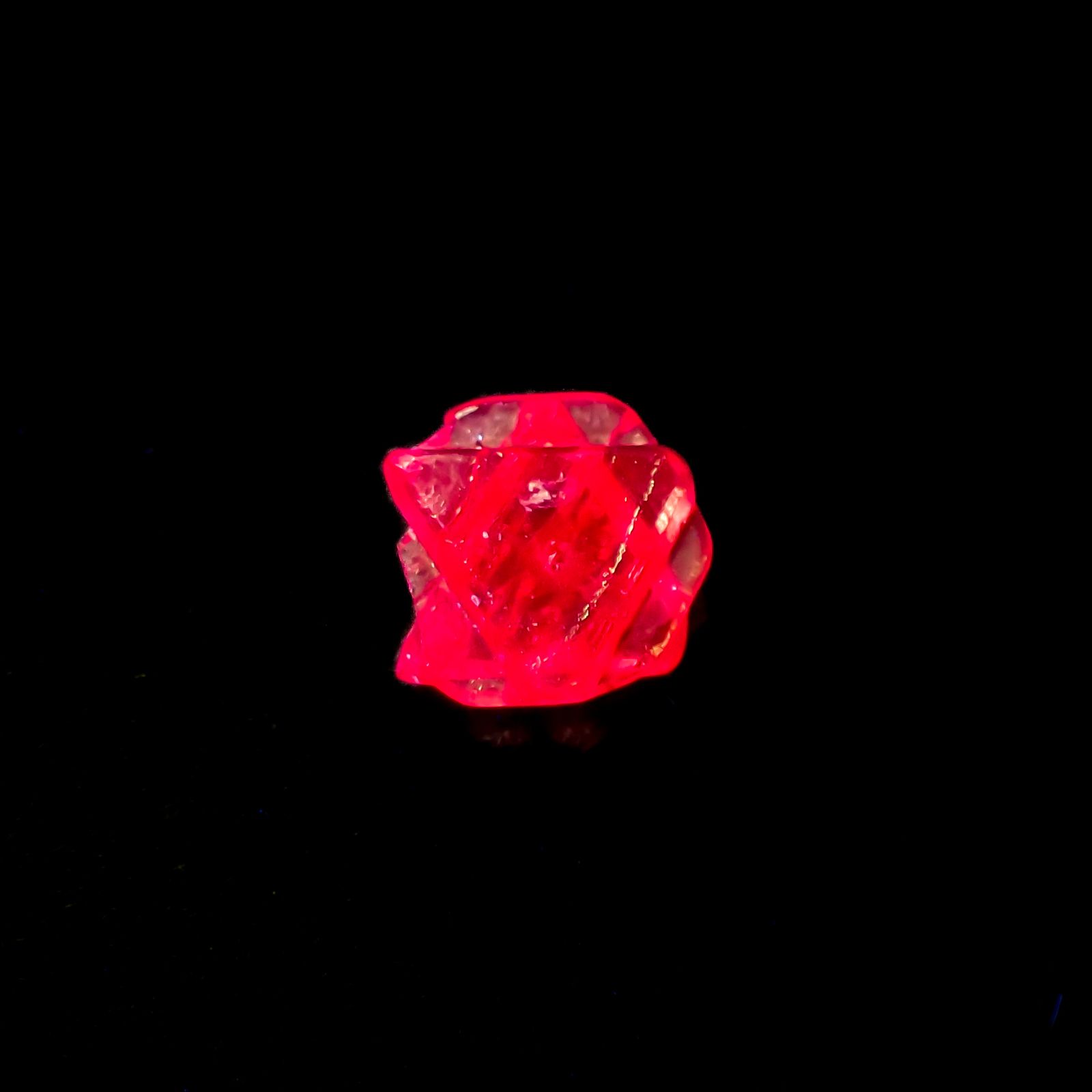 ツインクリスタルスピネル(スピネル式双晶）原石 ビルマ産 0.075ct[231124055]3x3mm前後