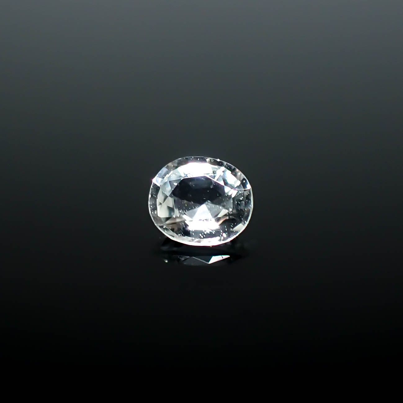 フォルステライト(宝石名フォルステライト)ビルマ産 0.15ct 識別済[250730787]3.7x3.2mm前後