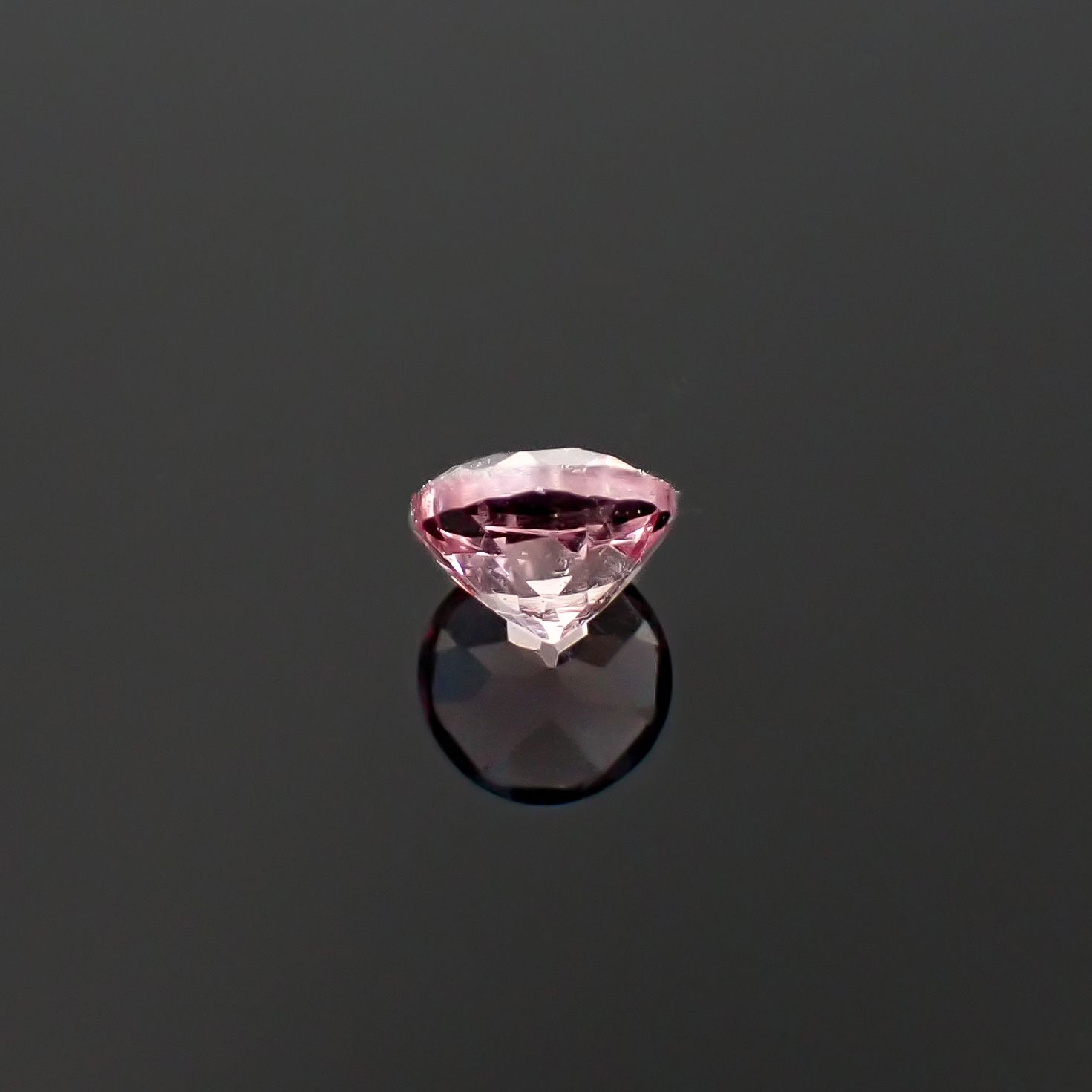 ドラゴンガーネット タンザニア産 0.50ct / 4.6x4.6mm前後 [260532243]
