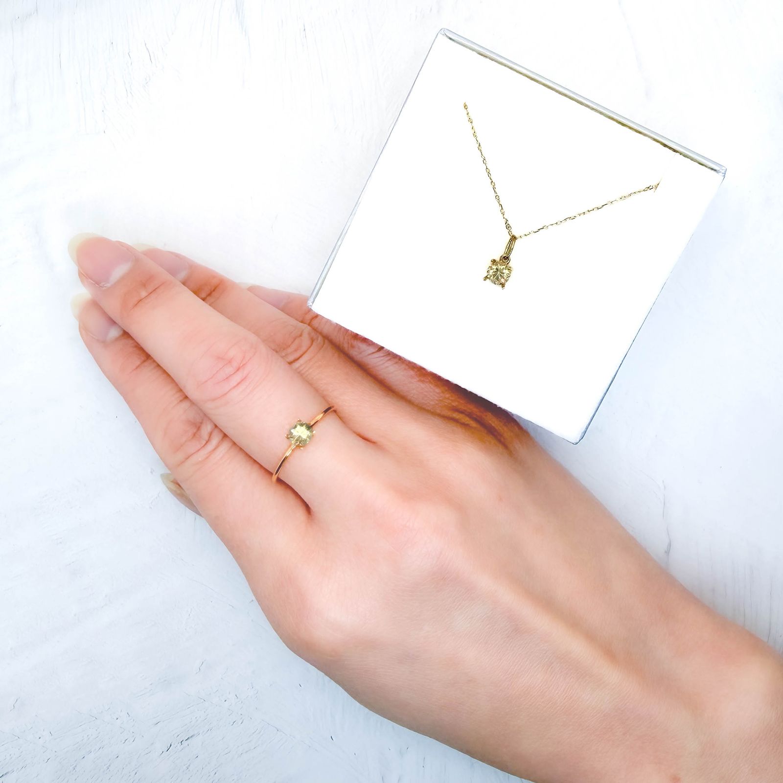 ◇ペアセット◇イエロージルコン(宝石名ジルコン)スリランカ/カンボジア産 識別済 1.16ct(2pcs合計) / 4.4x4.4mm前後 [251231486]