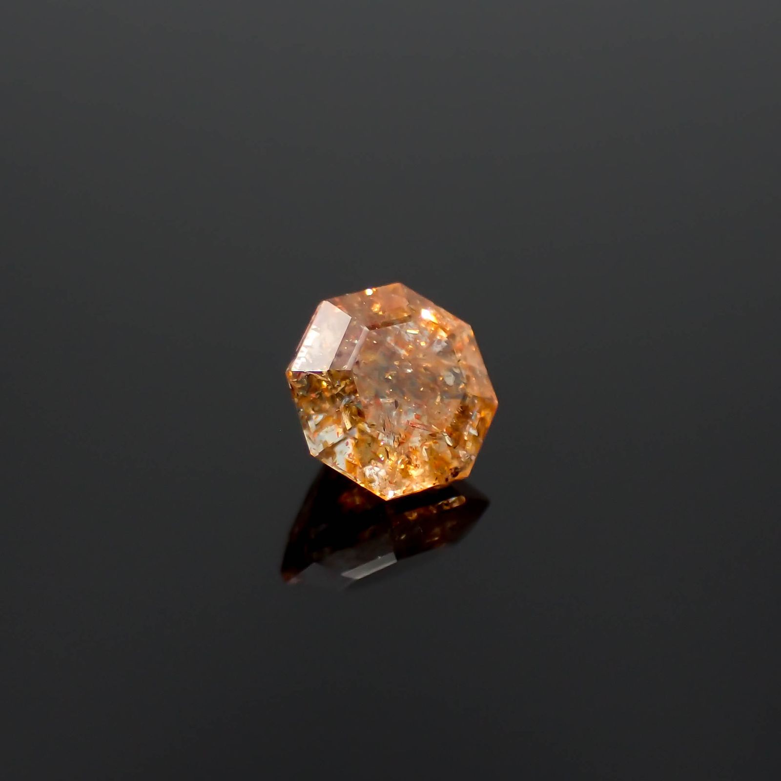 ◇オクタゴンカット◇イリュージョンサンストーン タンザニア産 0.62ct[230320956]5.4x5.3mm前後