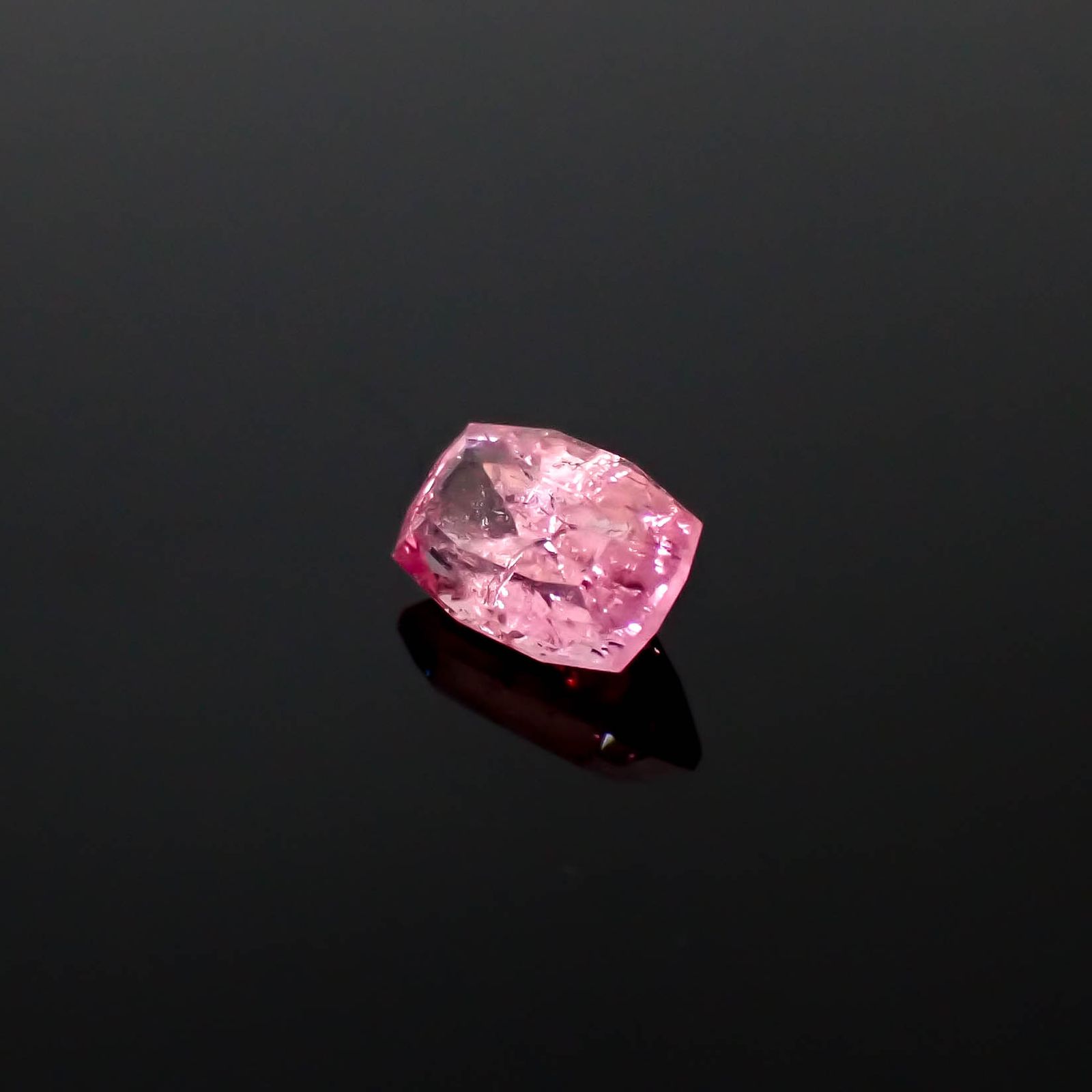 ◇カスタムカット◇ペツォッタイト(宝石名ペツォッタイト)マダガスカル産 1.541ct ソ付(彩珠)[250530416]8.4x5.5mm前後