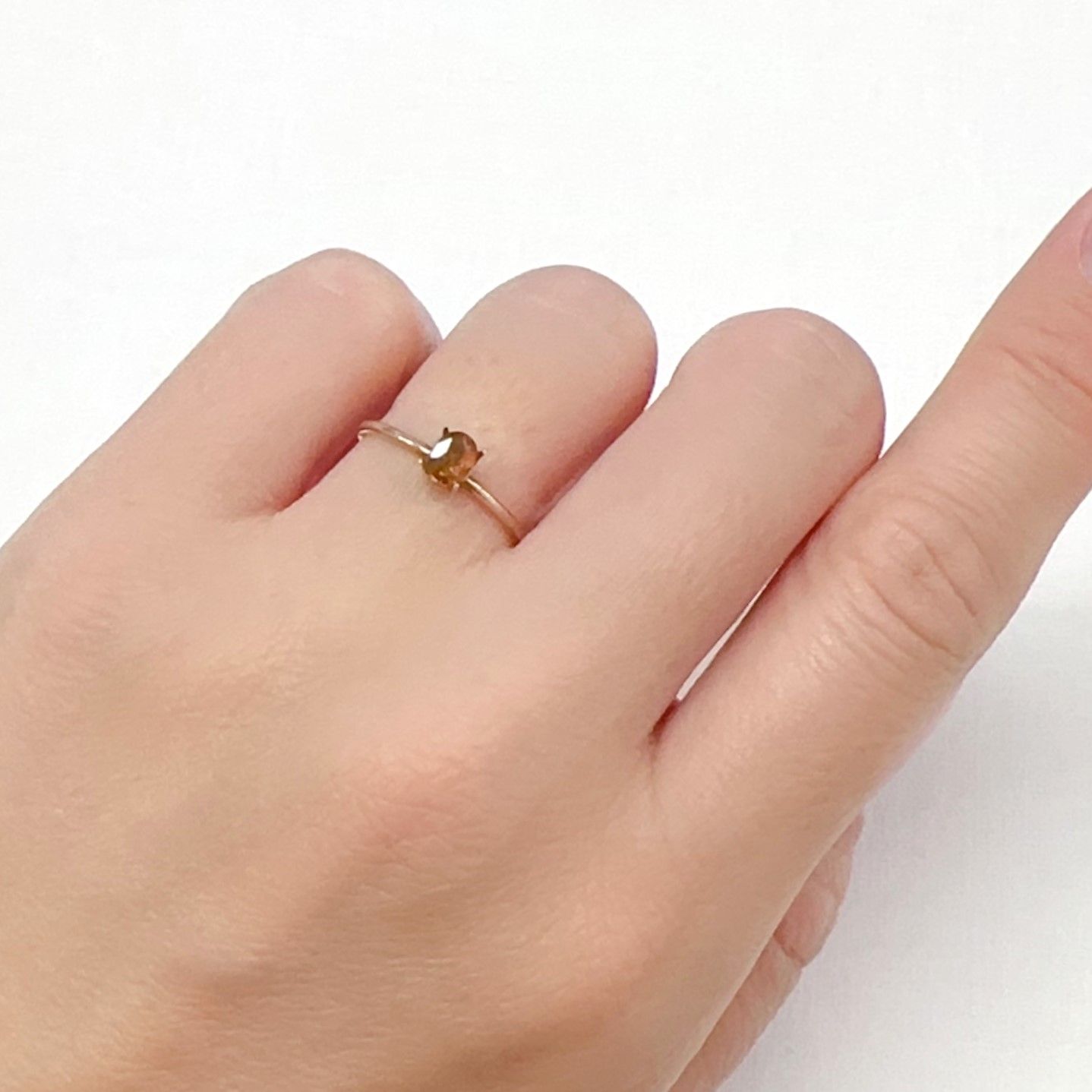 ゴールデンアイオライト マダガスカル産 0.25ct[240527661]4.6x3.5mm前後