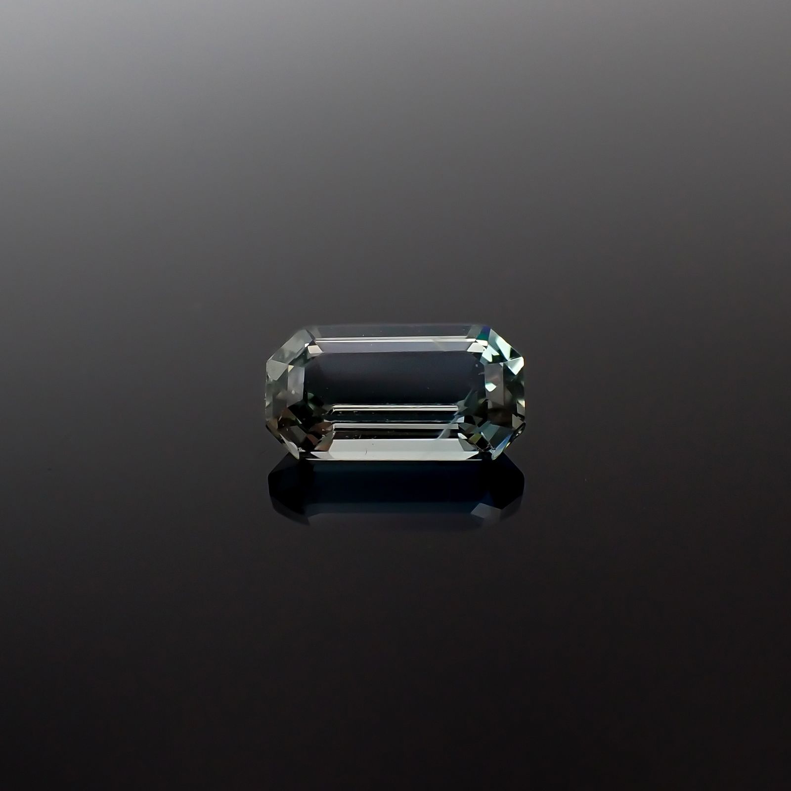 アパタイト フルオレッセンス ジンバブエ産 2.79ct[240527579]11.1x5.9mm前後