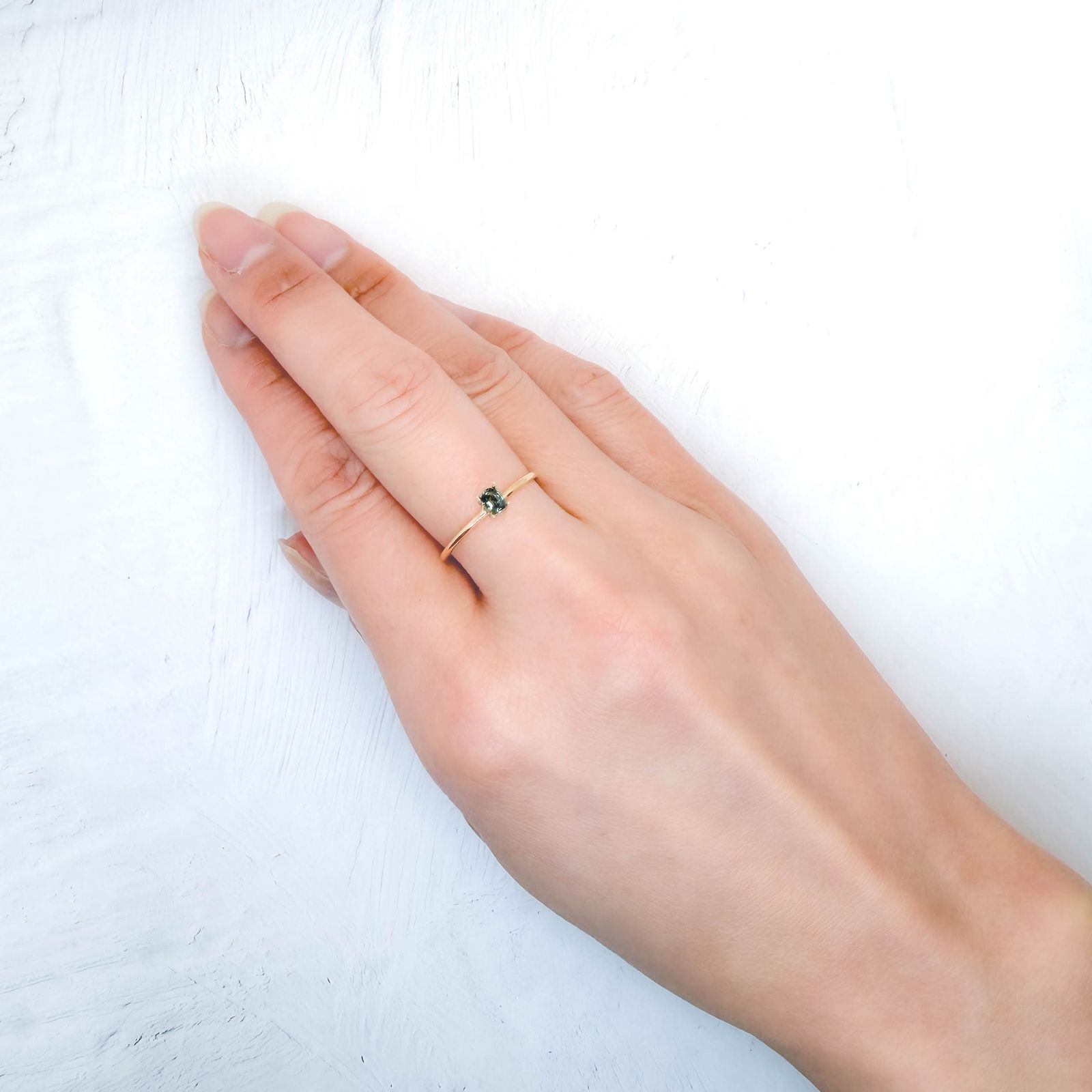 アレキサンドライト ブラジル産 EmeraldMains社製 0.16ct / 3.9x2.9mm前後 [260131566]