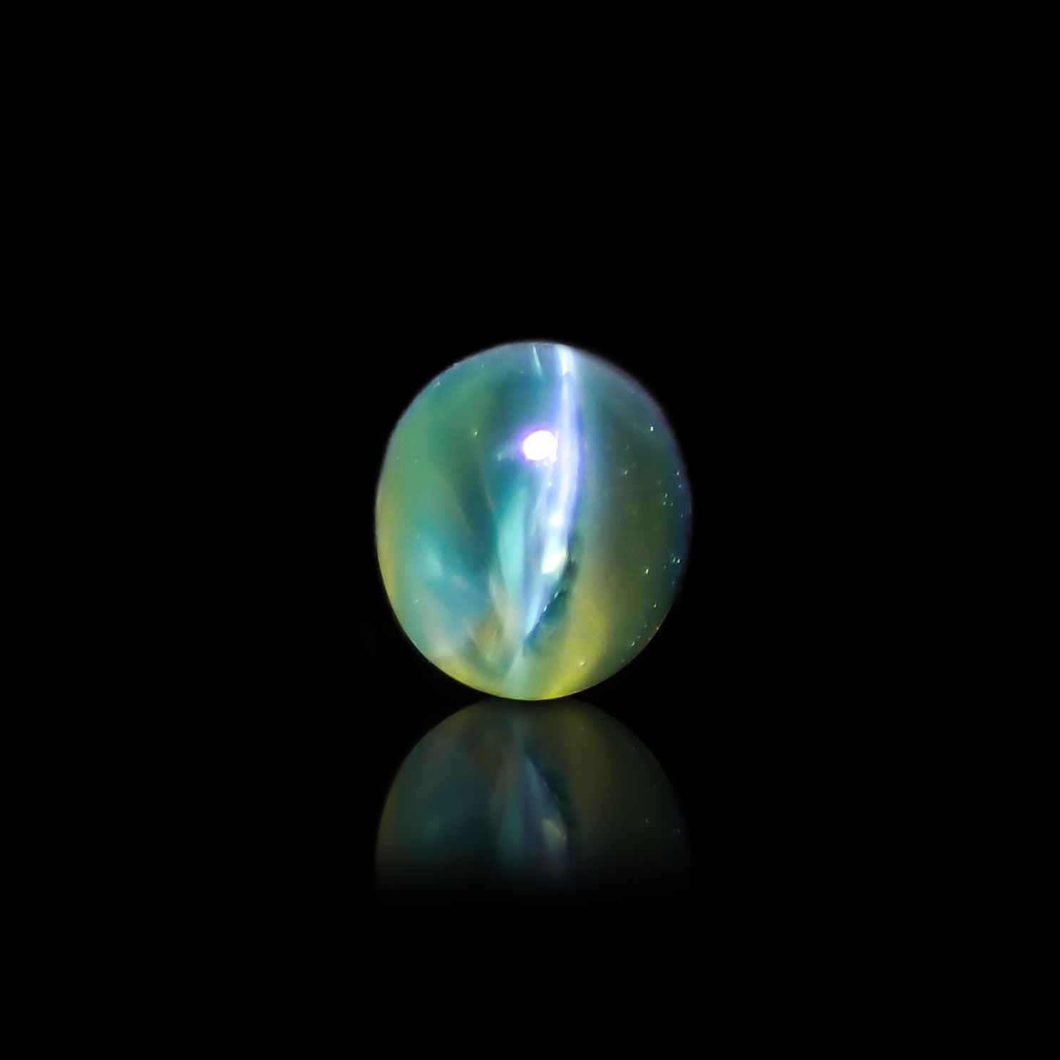 アレキサンドライトキャッツアイ インド産 0.34ct[220114067]3.9x3.4mm前後