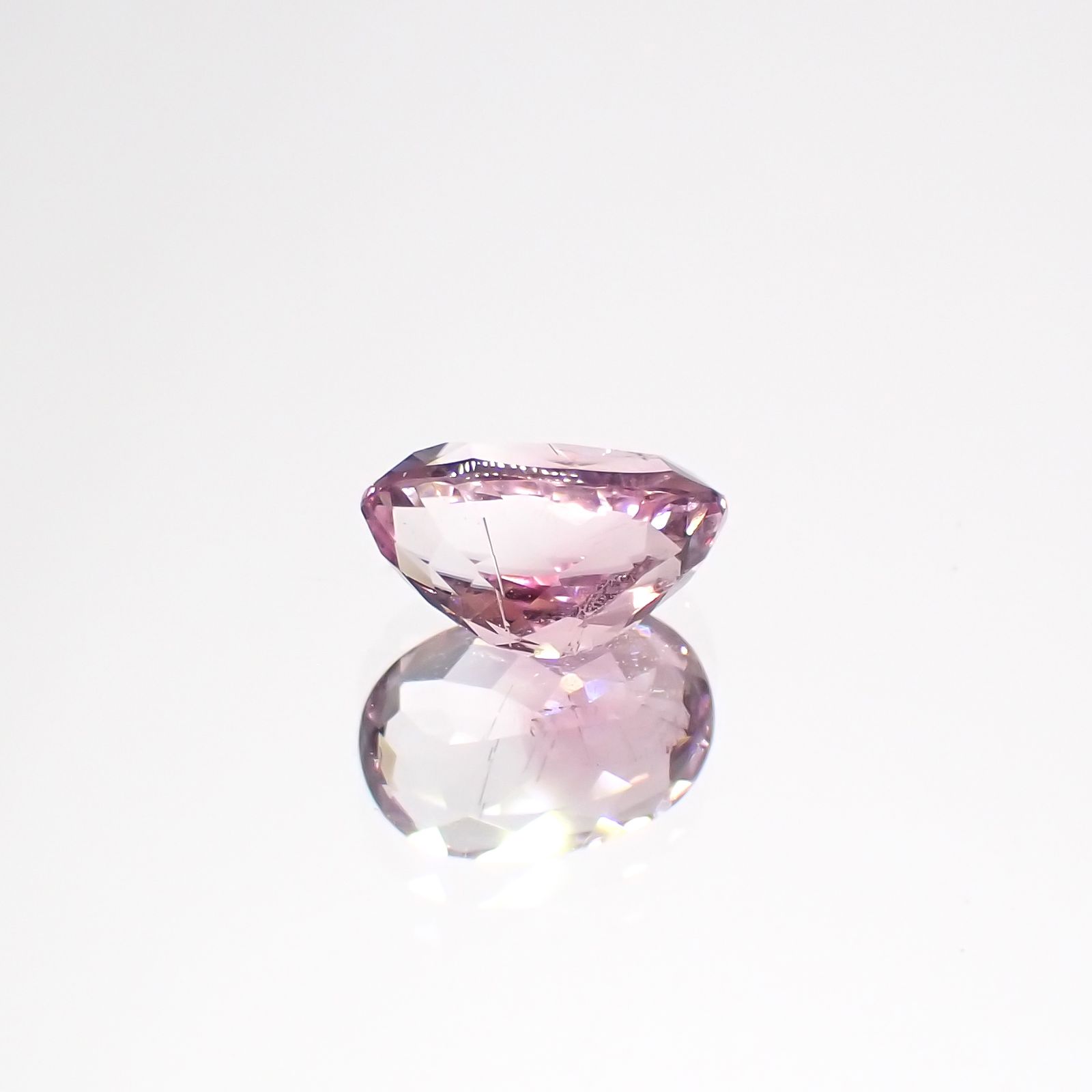 ピンクポードレッタイト (宝石名ピンク・ポードレッタイト )ビルマ産 0.574ct ソ付(彩珠)[231023923]6.4x4.5mm前後