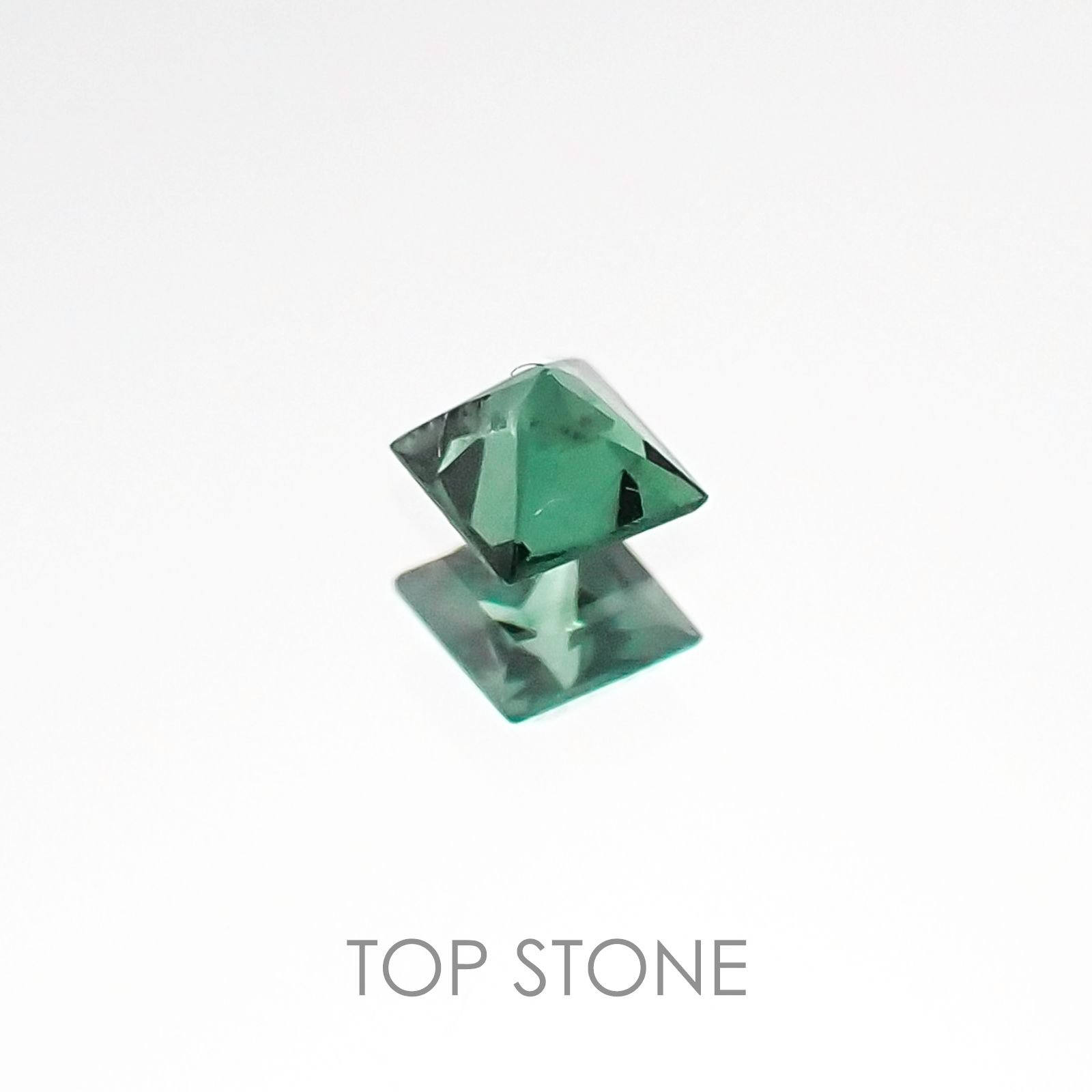 ◇プリンセスカット◇カラーチェンジガーネット(アレキタイプ) マダガスカル・ベキリー産 ルース 0.064ct[20106612]2.2×2.2mm前後