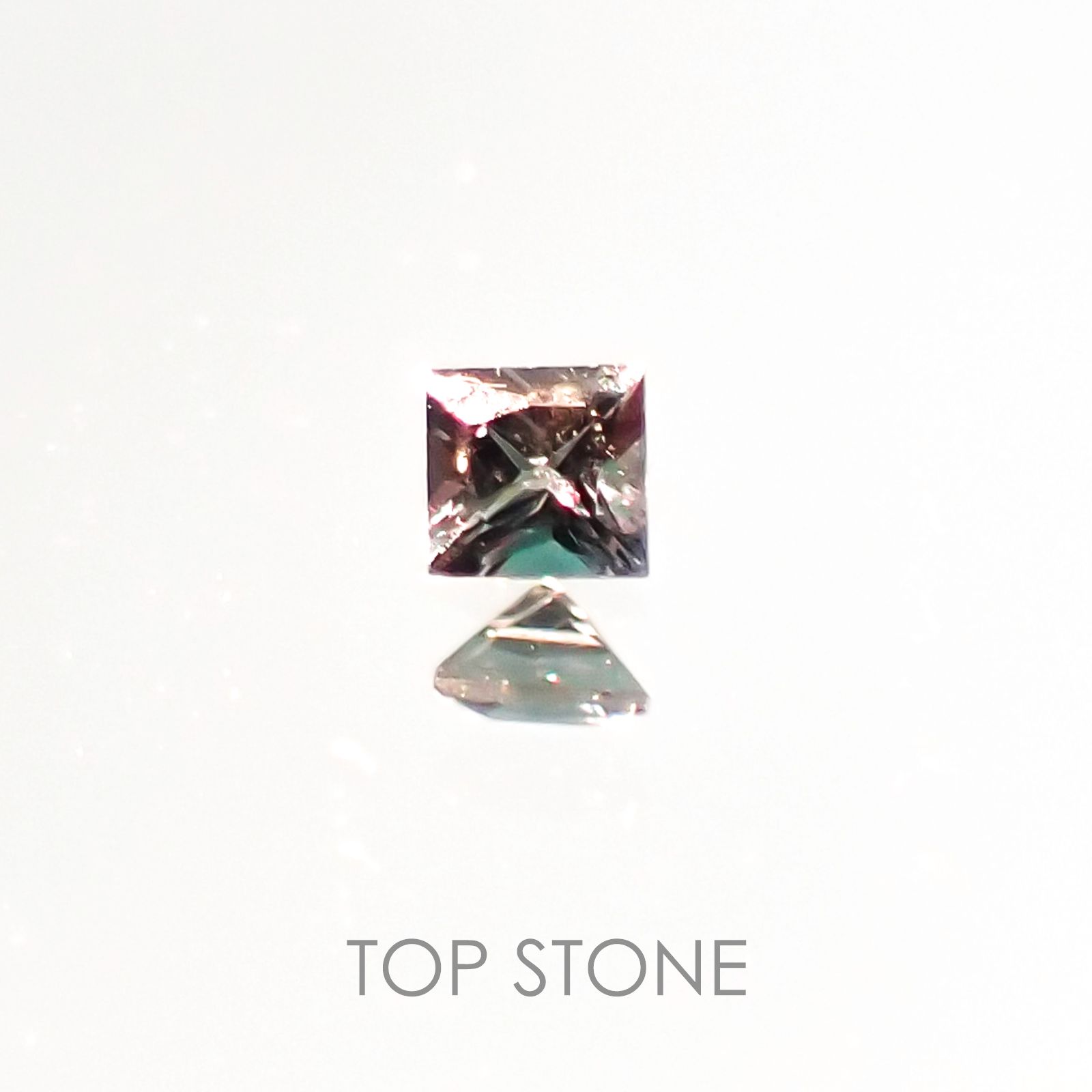 ◇プリンセスカット◇カラーチェンジガーネット(アレキタイプ) マダガスカル・ベキリー産 ルース 0.038ct[20106619]2×1.9mm前後