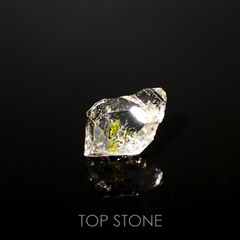 オイルインクォーツ 原石 パキスタン産 1.66ct[220616486]10.4x6.7mm前後
