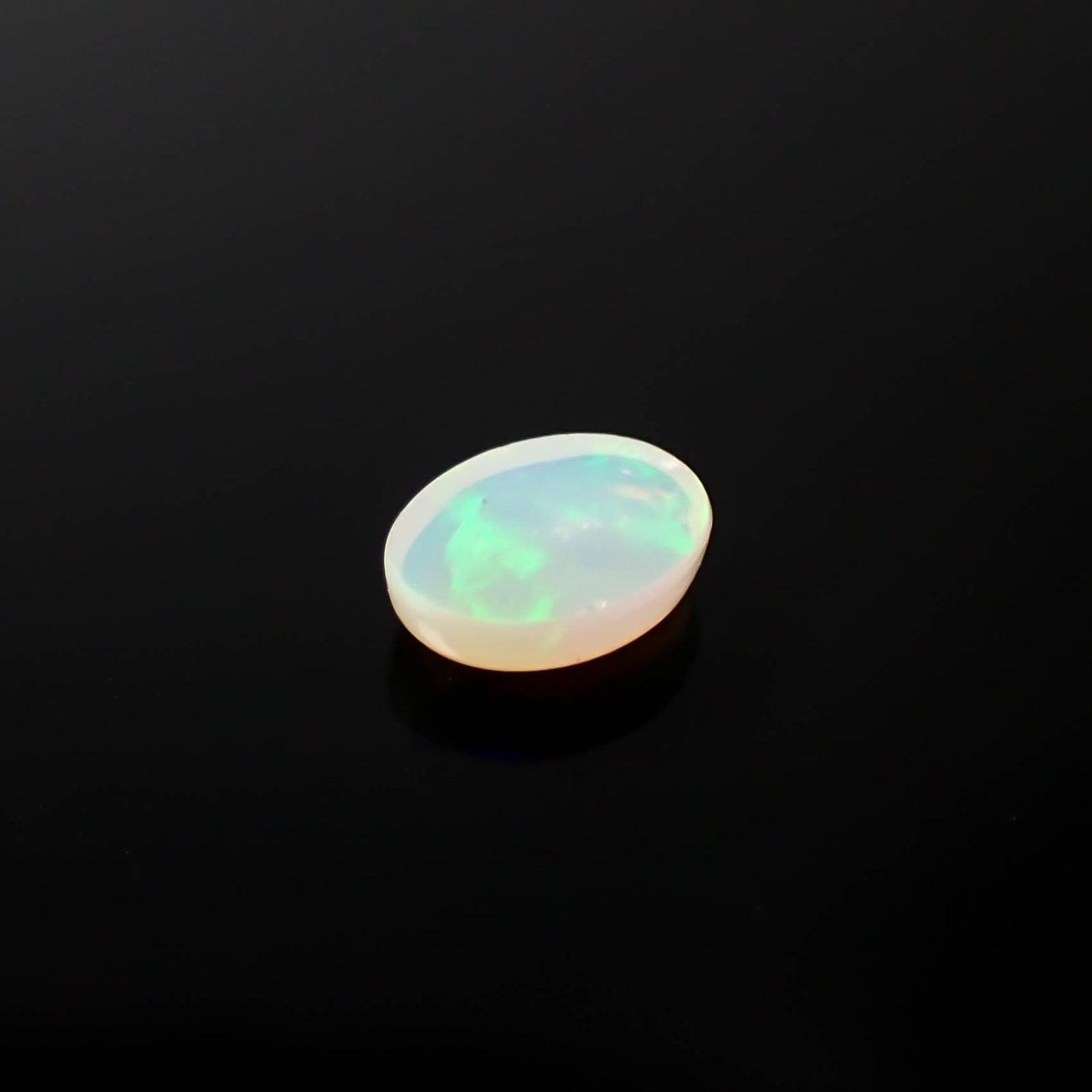 オパール オーストラリア産 0.85ct[240125294]8.1x6.2mm前後