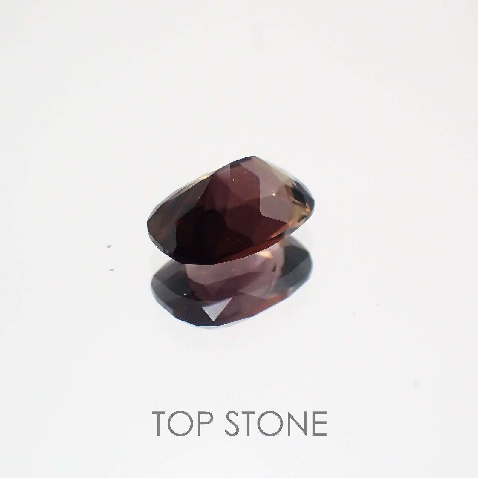 アキシナイト(宝石名アキシナイト) ロシア産 0.49ct 識別済[20063162]4.2×5.8mm前後