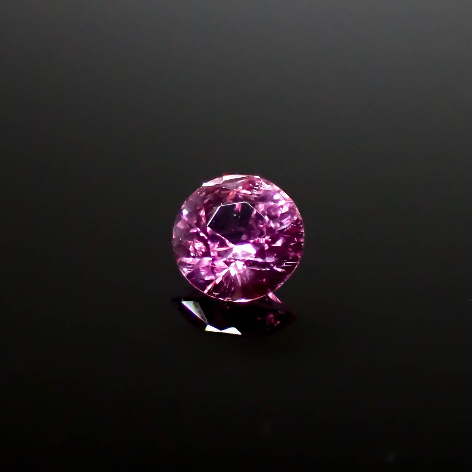 ピンクサファイア ベトナム産 0.19ct[240929065]3.5x3.5mm前後