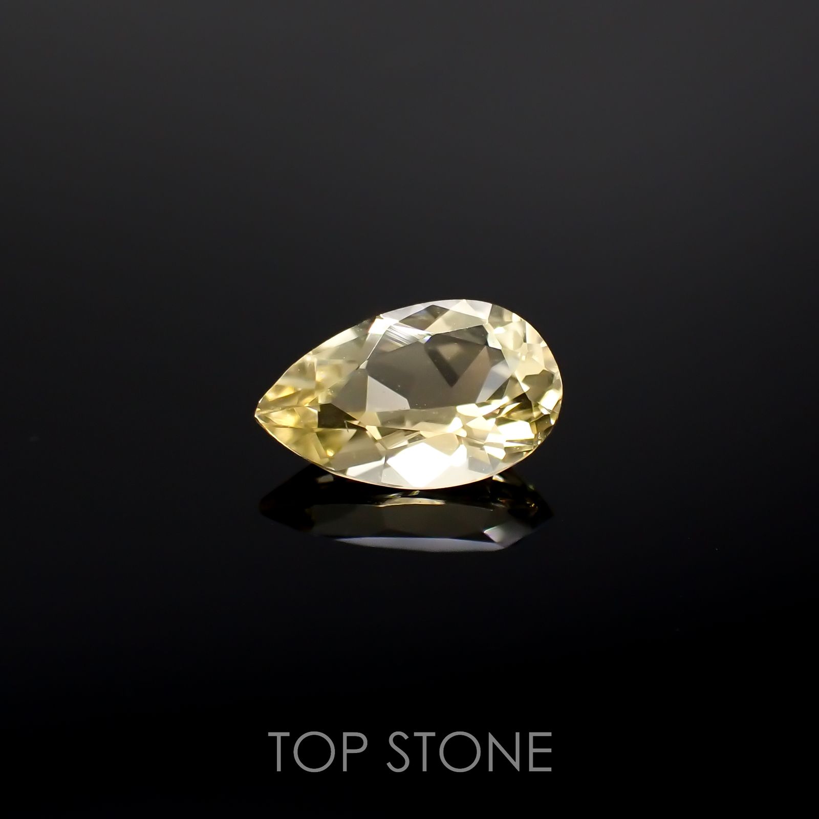 イエロースキャポライト(宝石名イエロー・スキャポライト)タンザニア産 0.65ct 識別済[220918028]8x4.9mm前後
