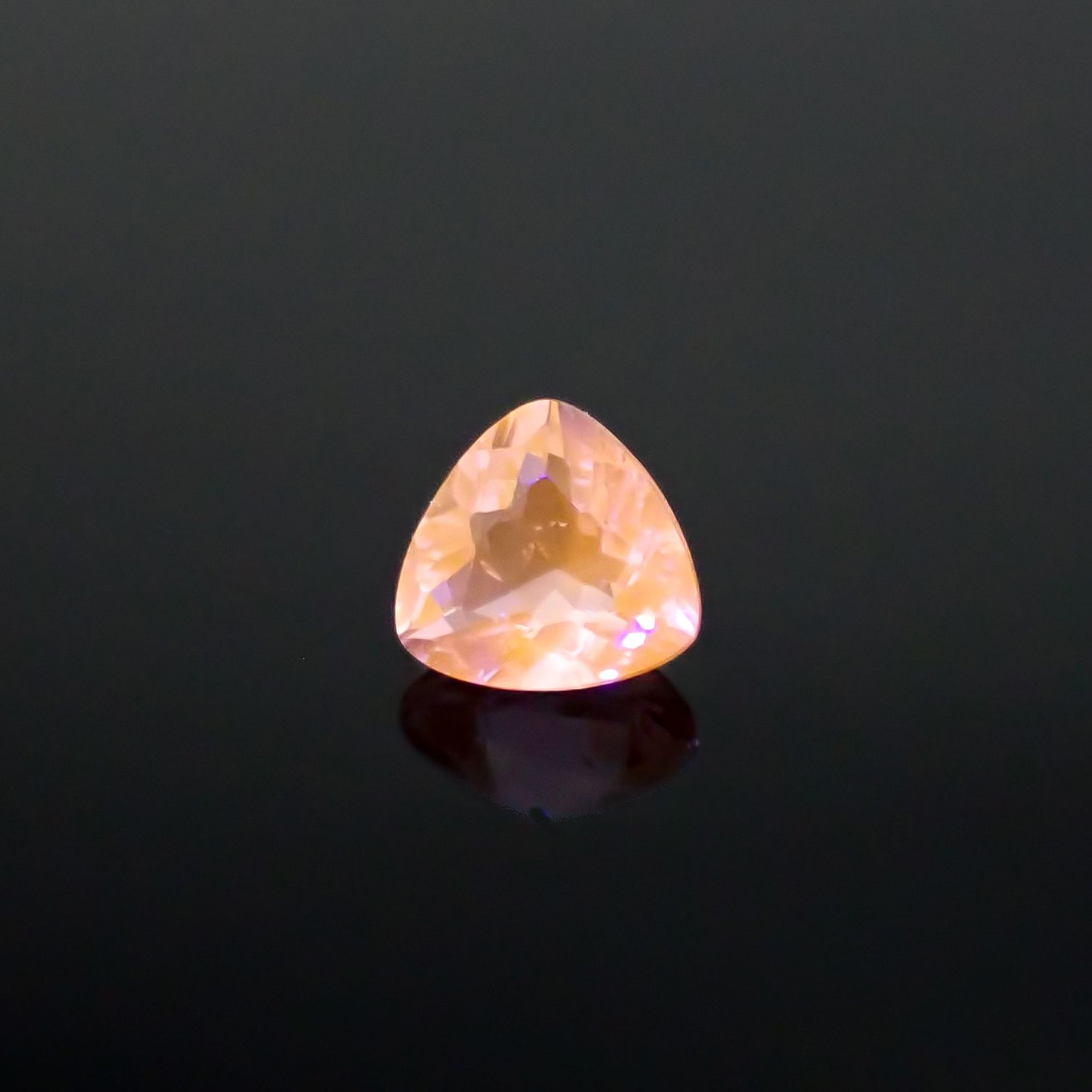 ハックマナイト アフガニスタン産 0.33ct [241029367]4.7x5mm前後