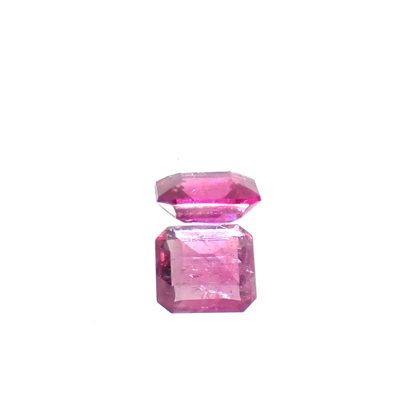 レッドベリル/ピンクベリル アメリカ・ユタ州産 0.090ct [250530375]3x2.8mm前後