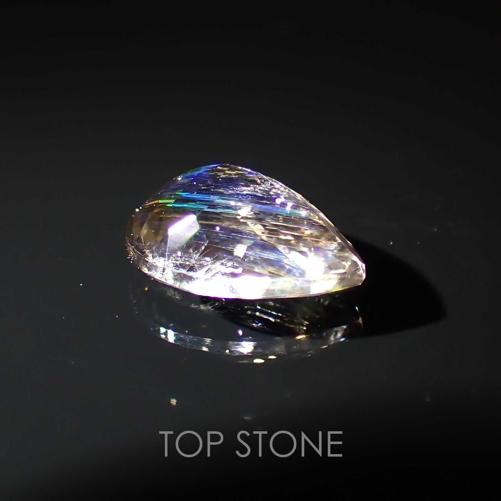 レインボースキャポライト ブラジル産 ルース 2.37ct[21019471]10.9×7.9mm前後