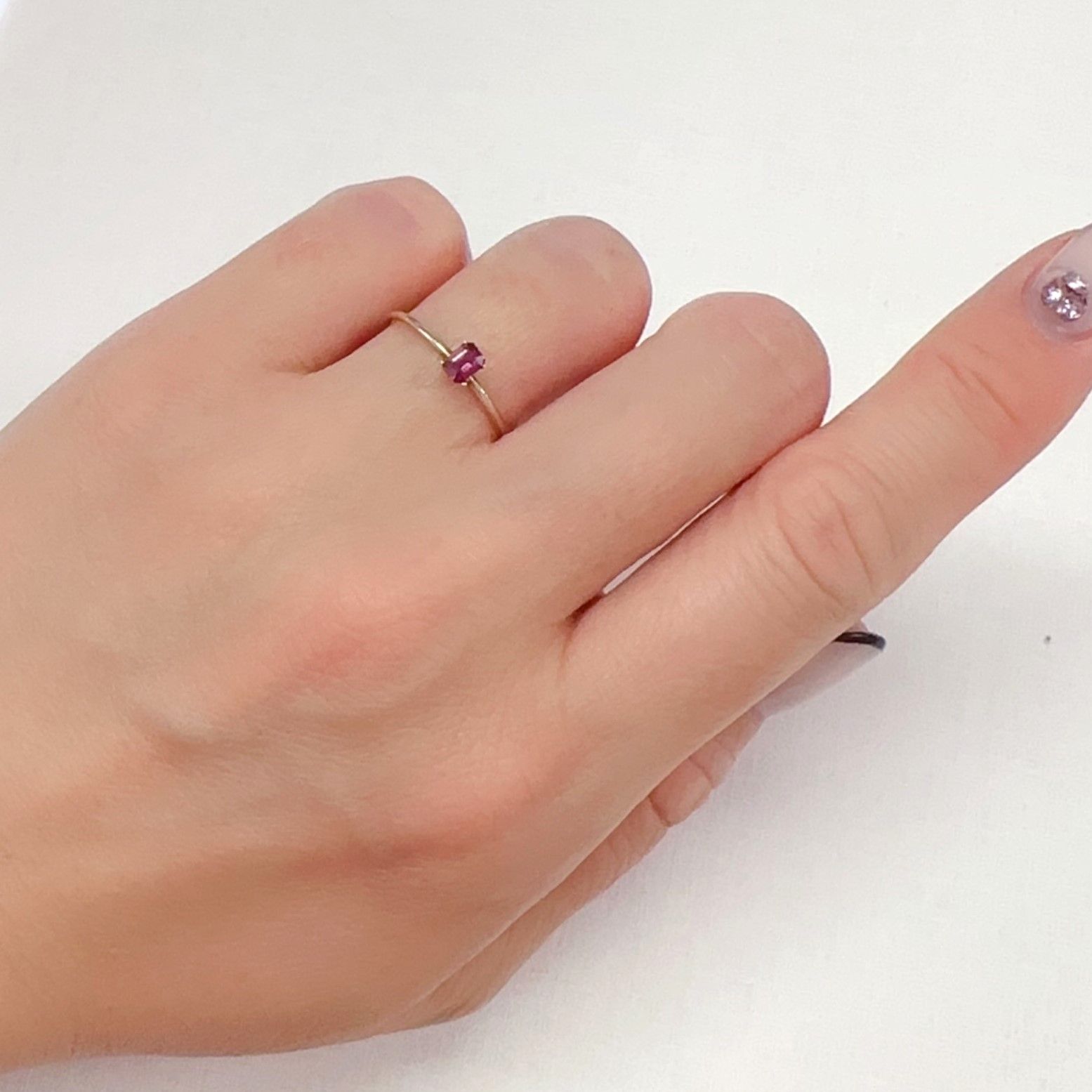 バーガンディーサファイア(宝石名サファイア)タンザニア産 0.22ct 識別済[240226291]3.8x2.8mm前後