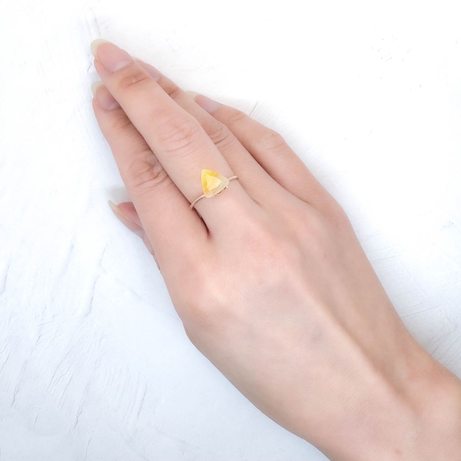 イエロースミソナイト イタリア産 2.02ct / 8.4x8.6mm前後 [251231405]