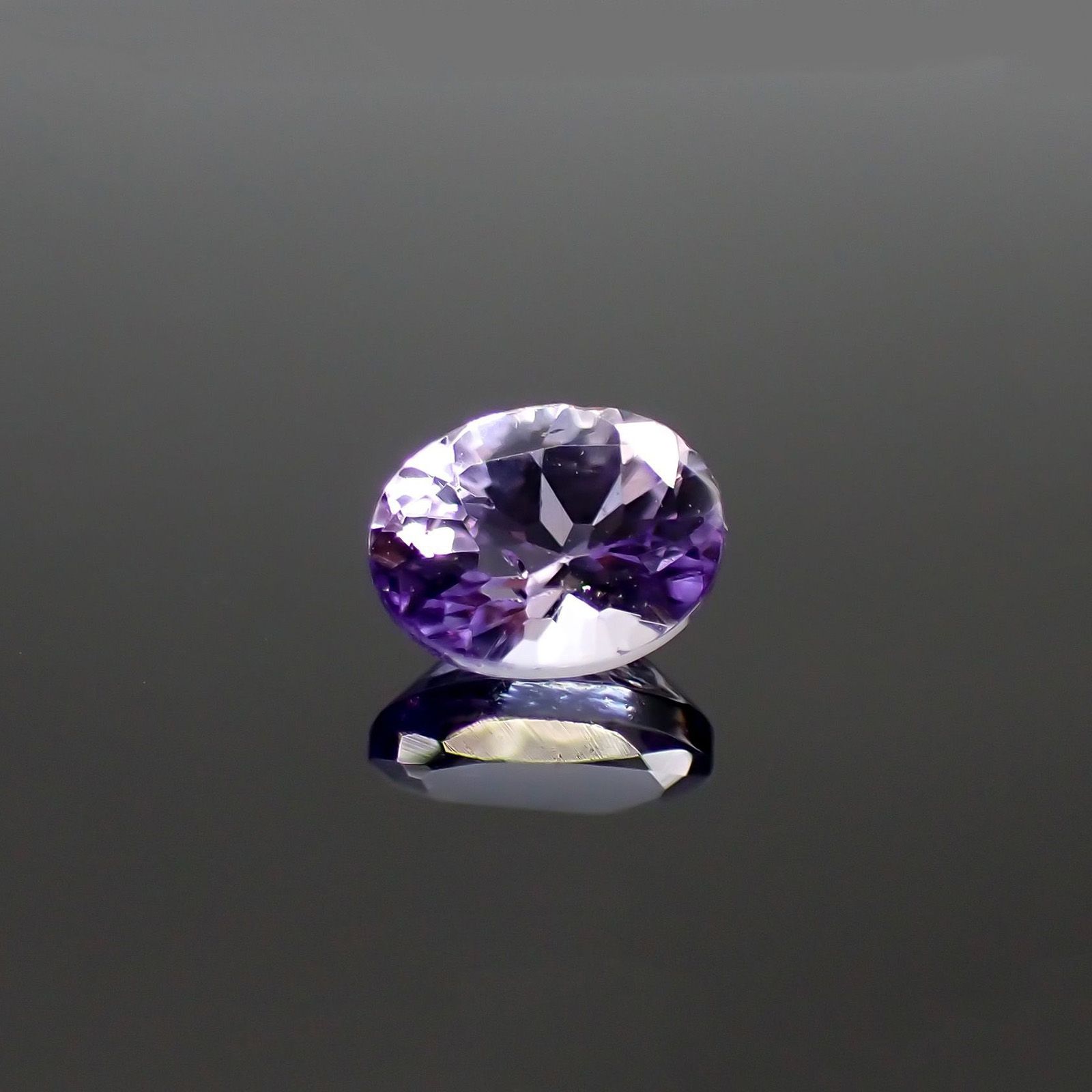バイオレットゾイサイト(宝石名バイオレット・ゾイサイト)タンザニア産 識別済 0.36ct / 4.9x3.8mm前後 [220114946]