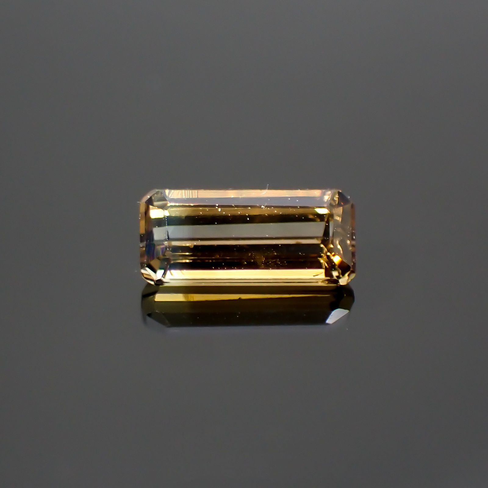 バイカラークリソベリル(宝石名バイカラー・クリソベリル)マダガスカル産 0.70ct 識別済[220114198]7x3.2mm前後
