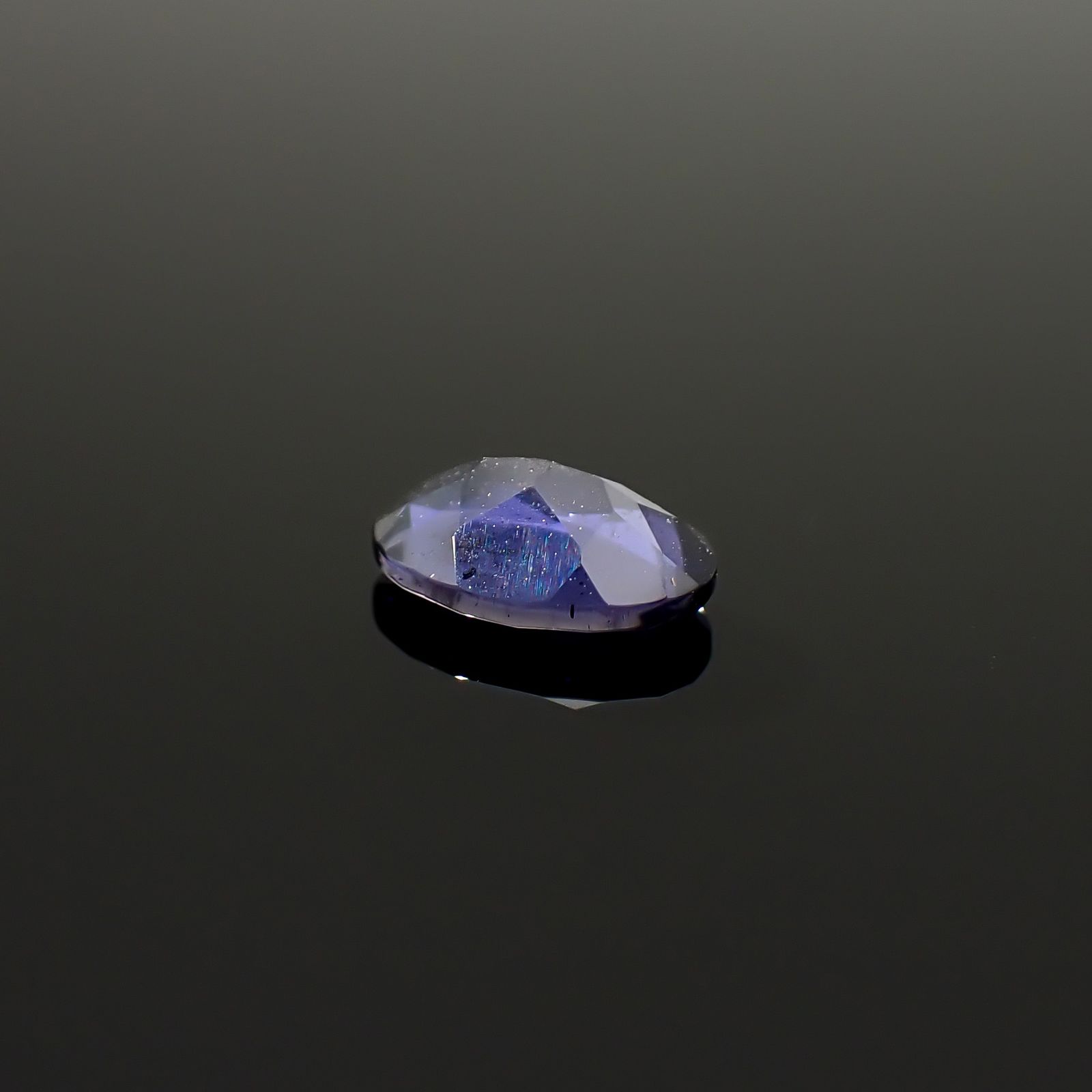 アイオライトサンストーン インド/ブラジル産 0.55ct / 7x5mm前後 [260932634]
