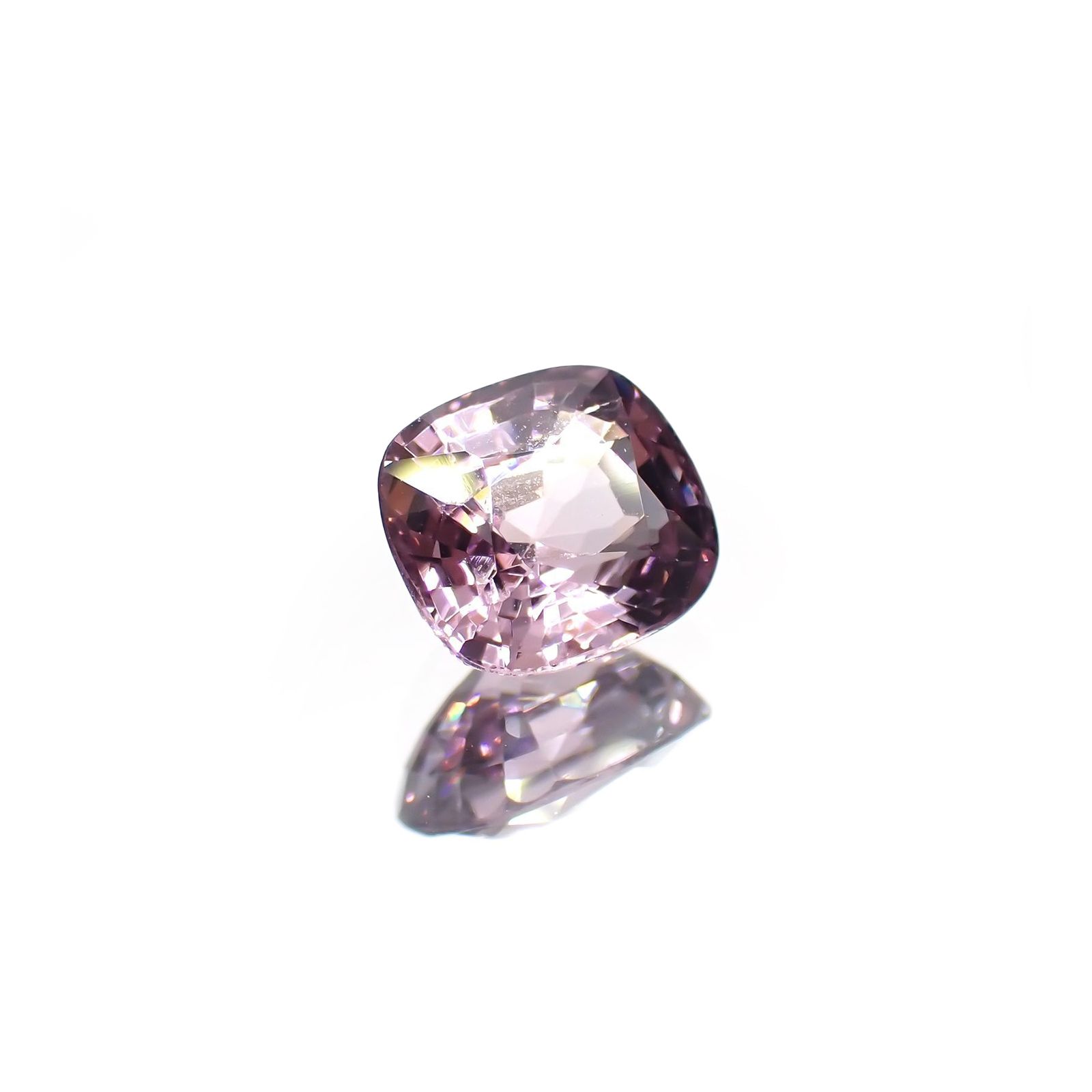 パープルスピネル(宝石名スピネル)ビルマ産 識別済 1.41ct / 7.3x6.2mm前後 [231124305]
