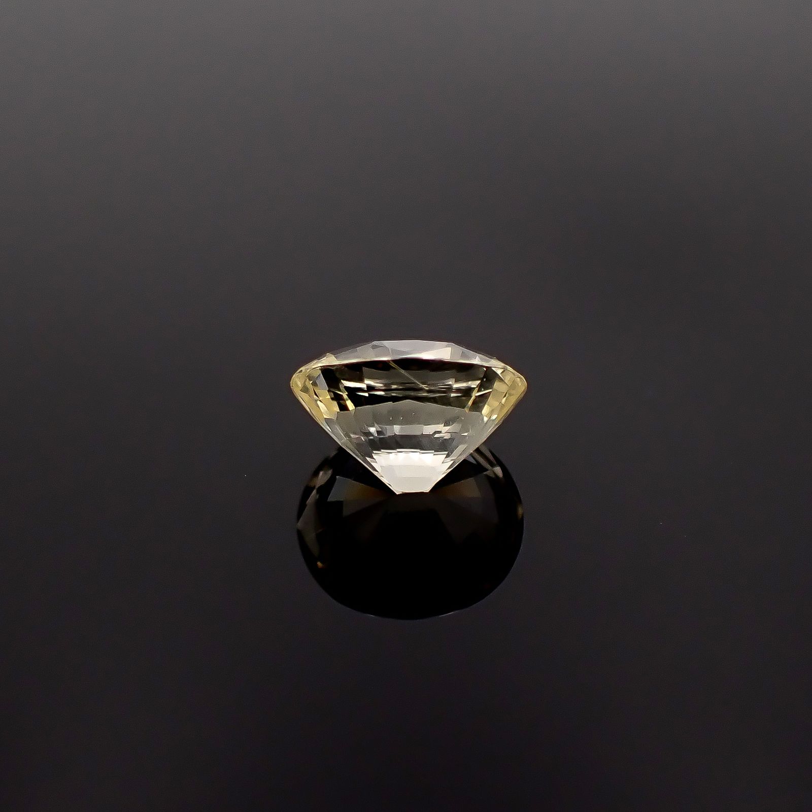 イエローサファイア 非加熱(宝石名イエロー・サファイア)スリランカ/マダガスカル産 GIT鑑付 2.47ct / 8.54x7.57mm前後 [260331940]