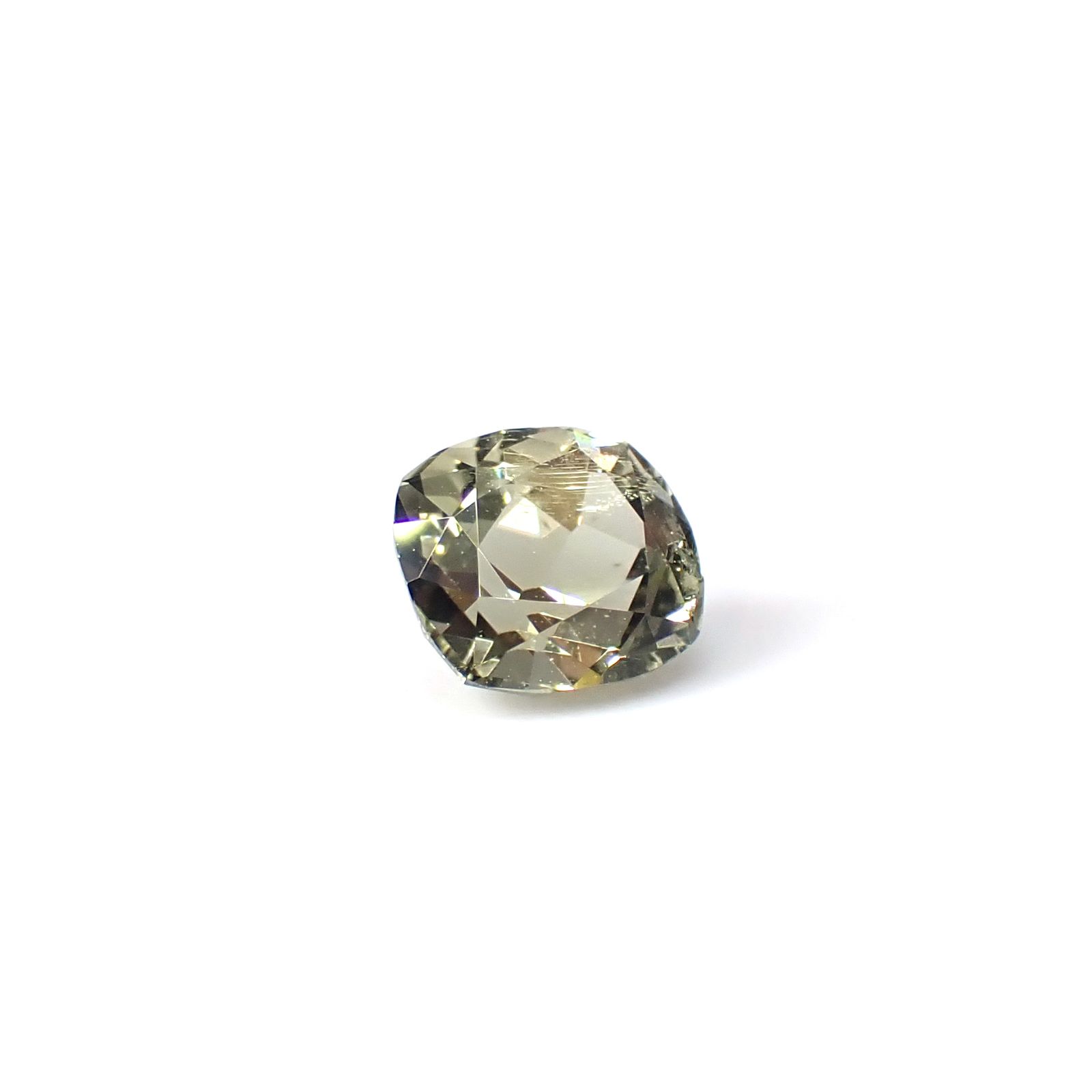コーネルピン スリランカ産 0.74ct / 5.6x5.1mm前後 [251031235]